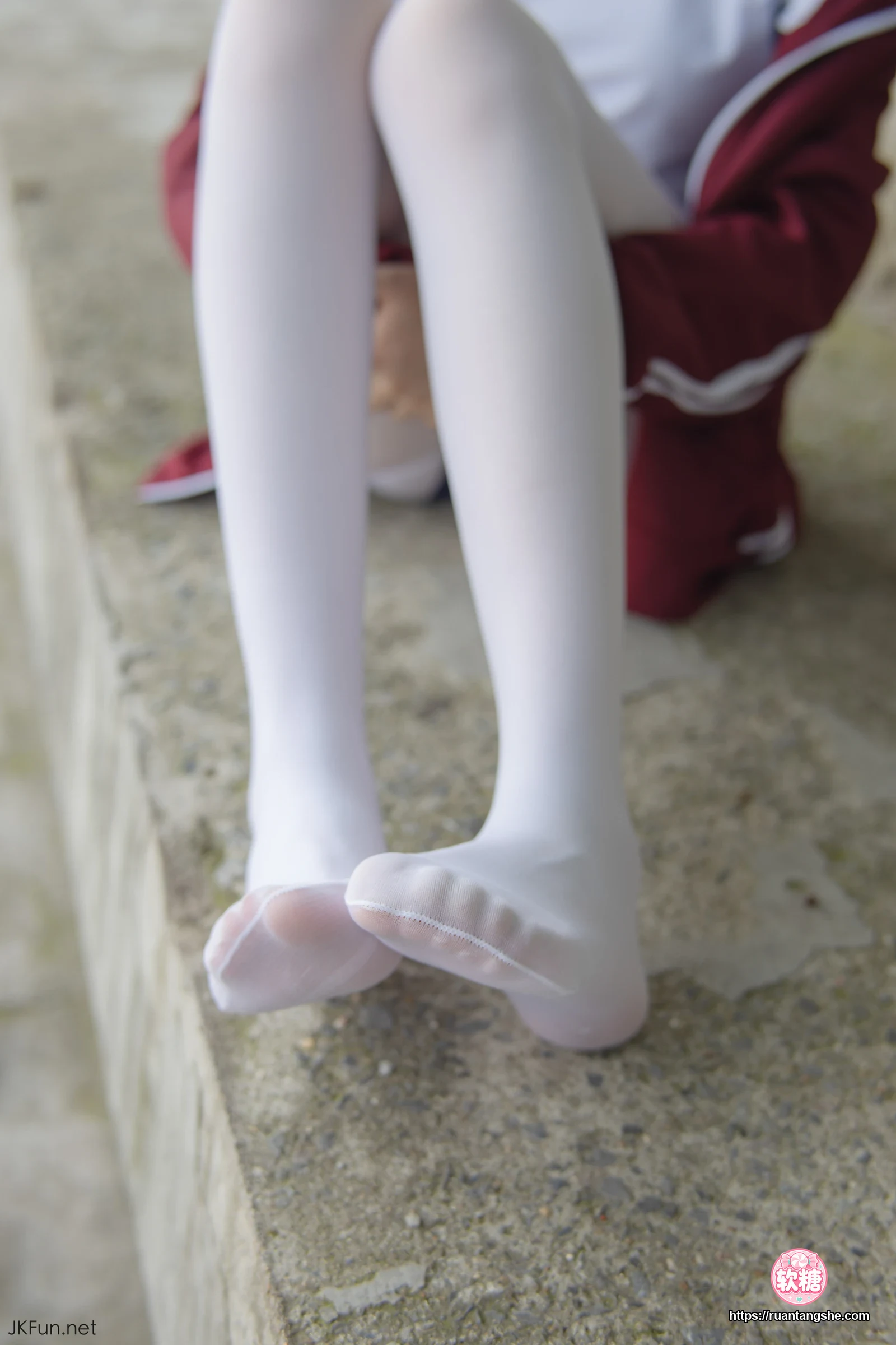 森萝财团 JKFUN-019 《外景体操服》 80D白丝 Aika