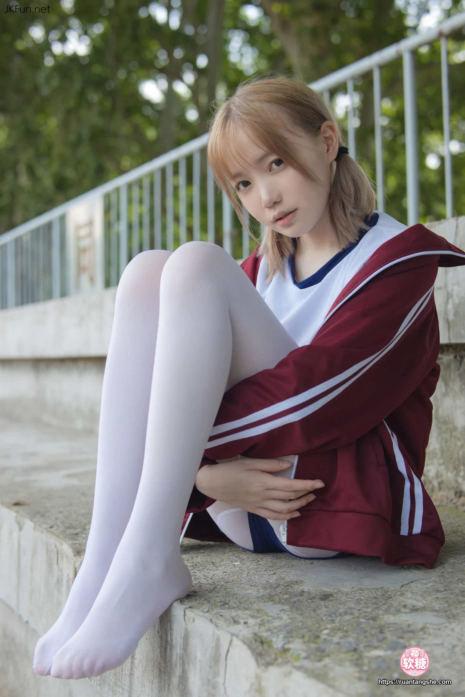 森萝财团 JKFUN-019 《外景体操服》 80D白丝 Aika