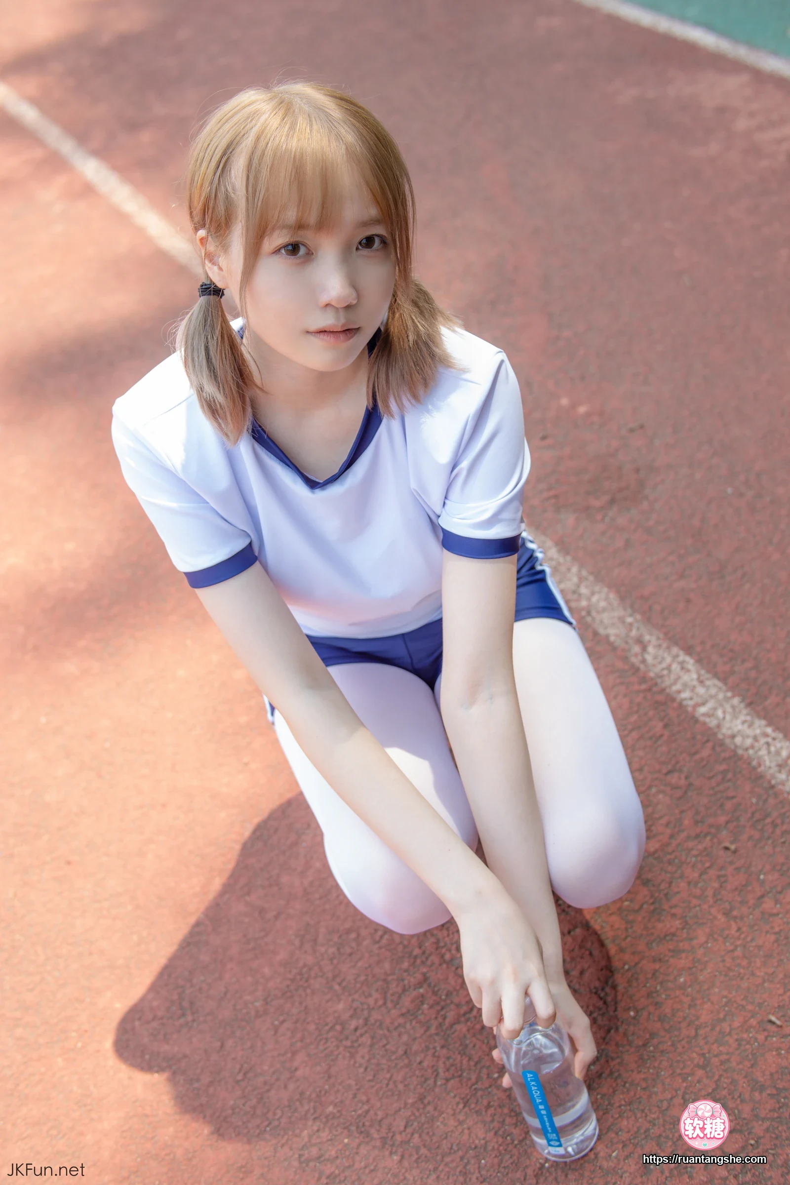 森萝财团 JKFUN-019 《外景体操服》 80D白丝 Aika