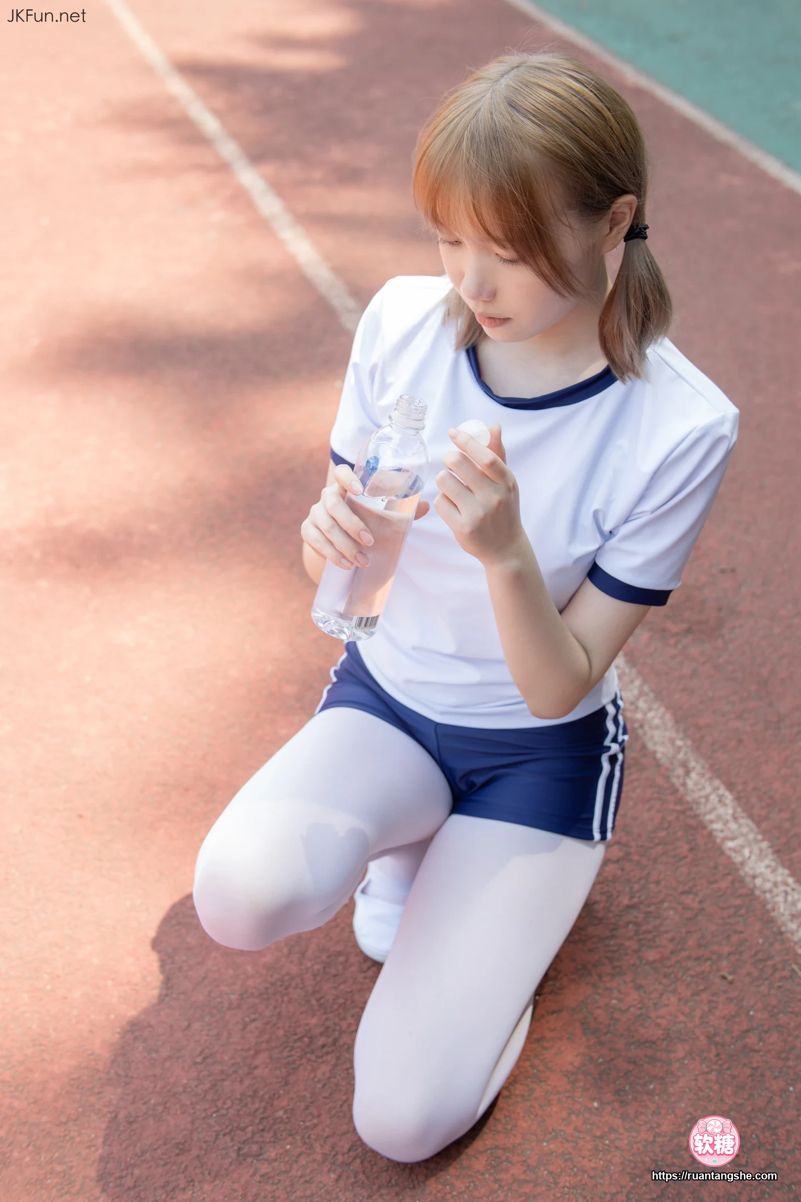 森萝财团 JKFUN-019 《外景体操服》 80D白丝 Aika
