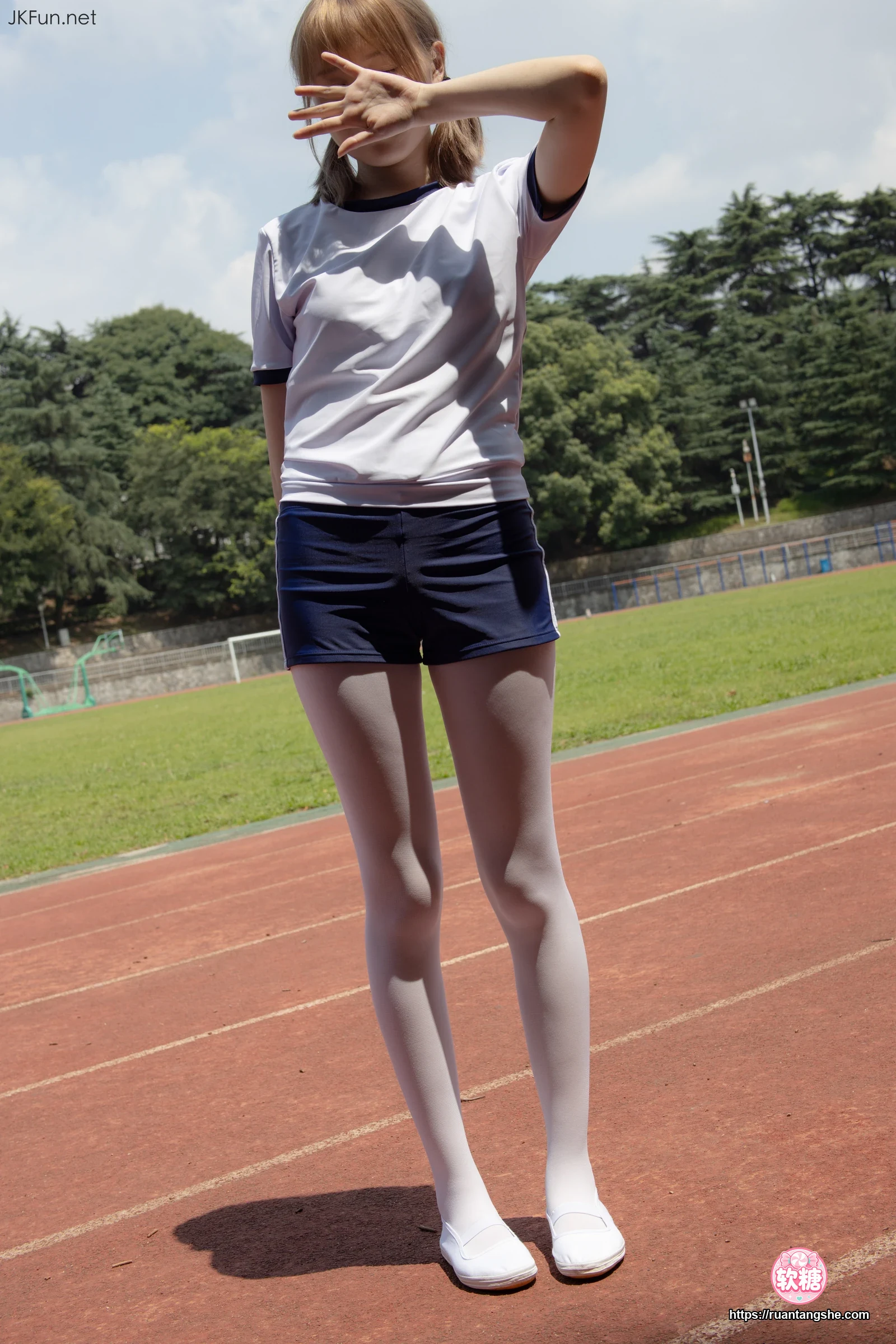 森萝财团 JKFUN-019 《外景体操服》 80D白丝 Aika