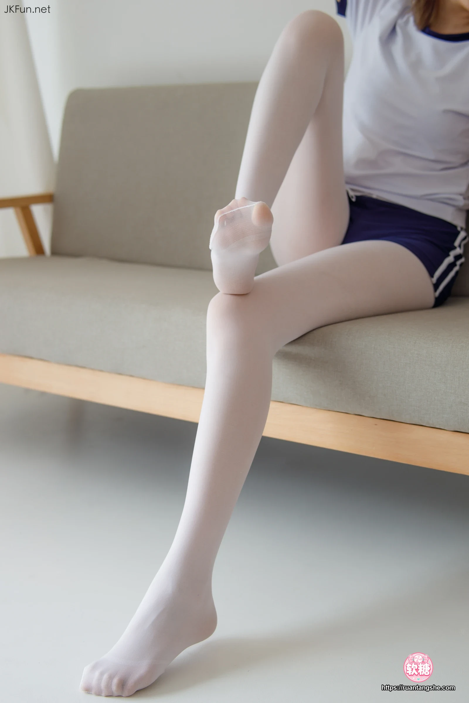 森萝财团 JKFUN-019 《外景体操服》 80D白丝 Aika