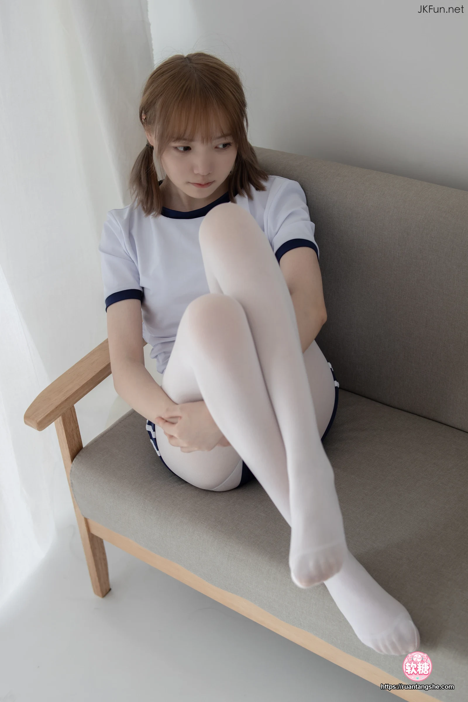 森萝财团 JKFUN-019 《外景体操服》 80D白丝 Aika