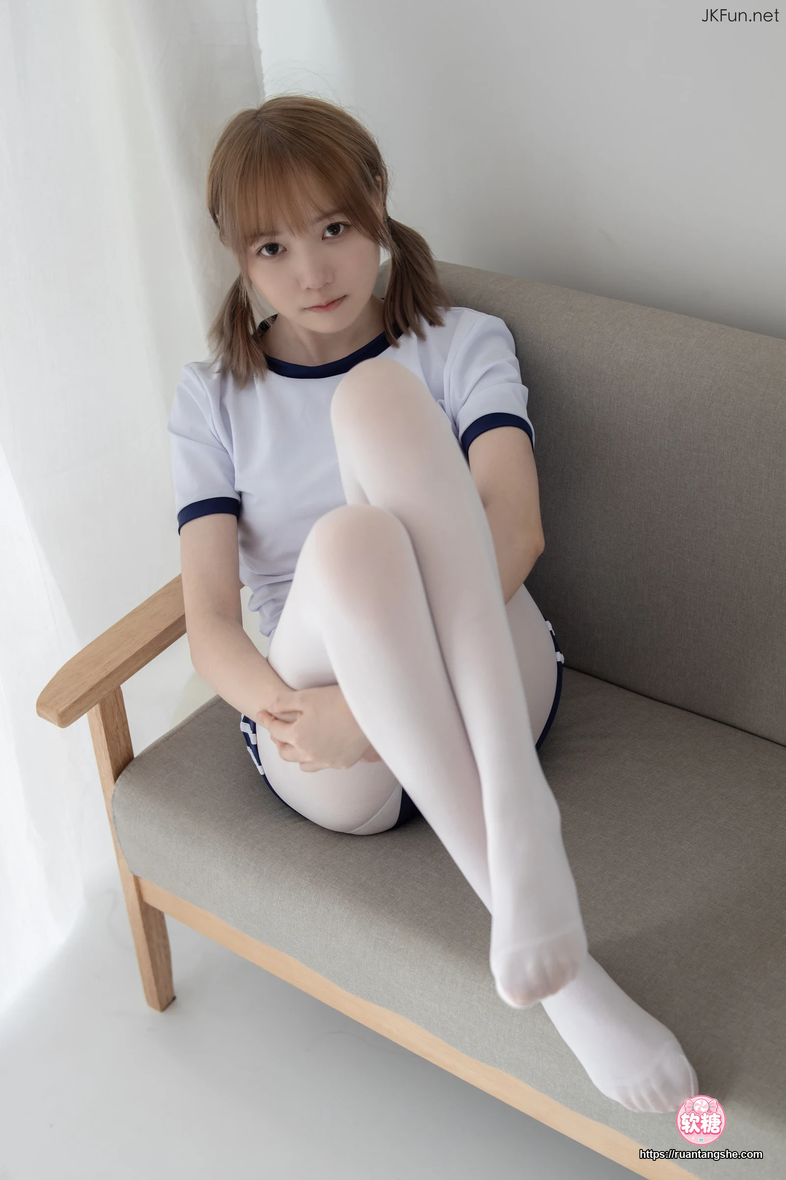 森萝财团 JKFUN-019 《外景体操服》 80D白丝 Aika