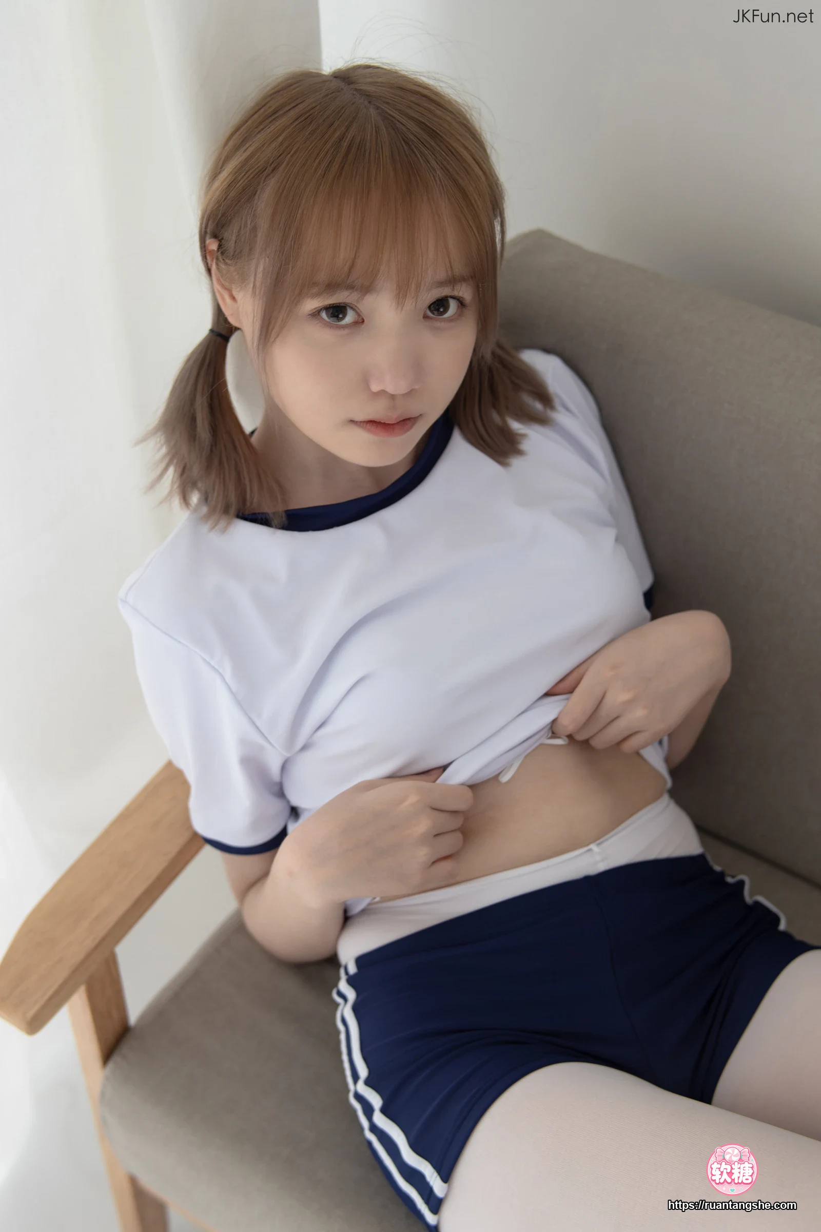 森萝财团 JKFUN-019 《外景体操服》 80D白丝 Aika