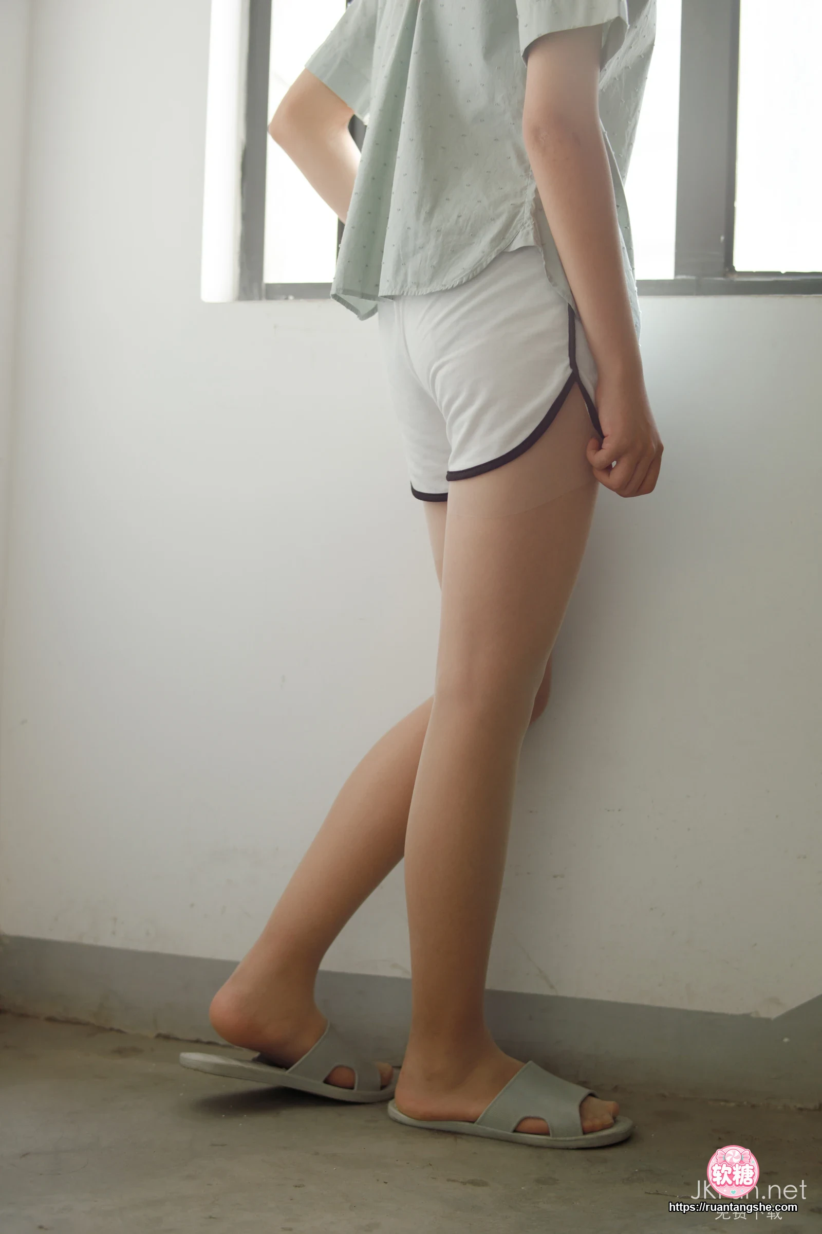 森萝财团 JKFUN-019 《外景体操服》 80D白丝 Aika