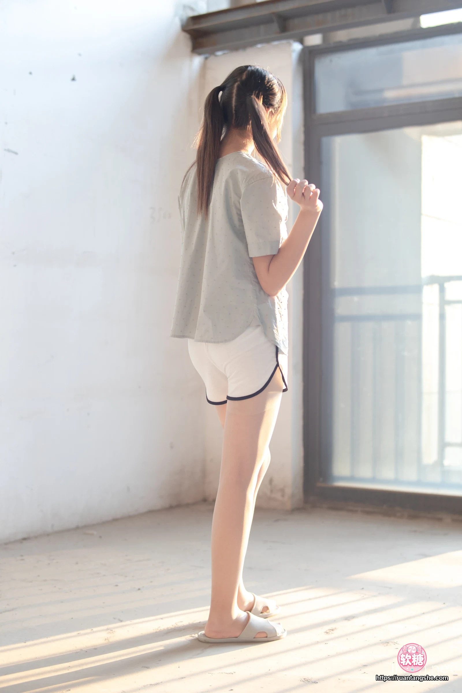 森萝财团 JKFUN-019 《外景体操服》 80D白丝 Aika