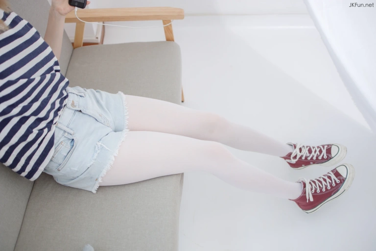 森萝财团《JKFUN-020 80D白丝 Aika》写真图集 98P+1V｜在线预览与图包下载