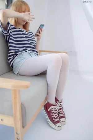 森萝财团《JKFUN-020 80D白丝 Aika》写真图集 98P+1V｜在线预览与图包下载