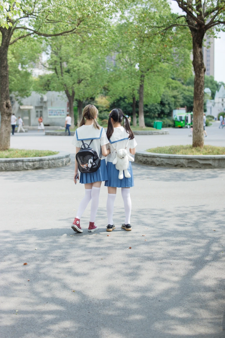 森萝财团《JKFUN-025 《两女一ZOO》 80D白丝过膝袜 默陌&Aika》写真图集 93P｜在线预览与图包下载