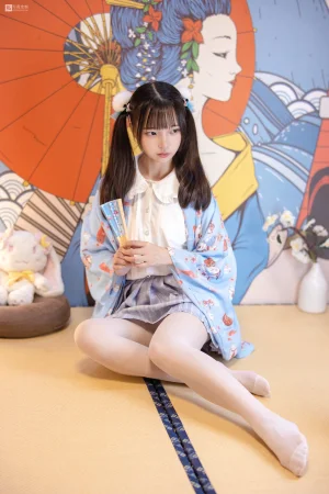 森萝财团《JKFUN-027 《花里胡哨的民宿》 15D白丝 默陌》写真图集 65P+1V｜在线预览与图包下载