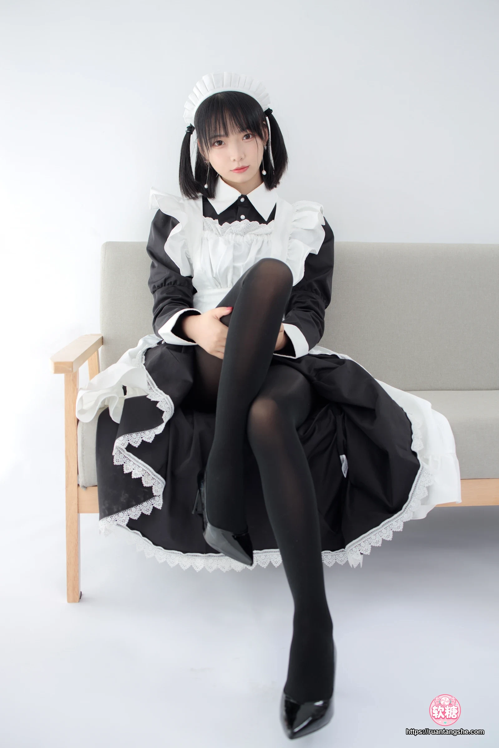 森萝财团 JKFUN-029 《卉女仆》 踩物 80D黑丝