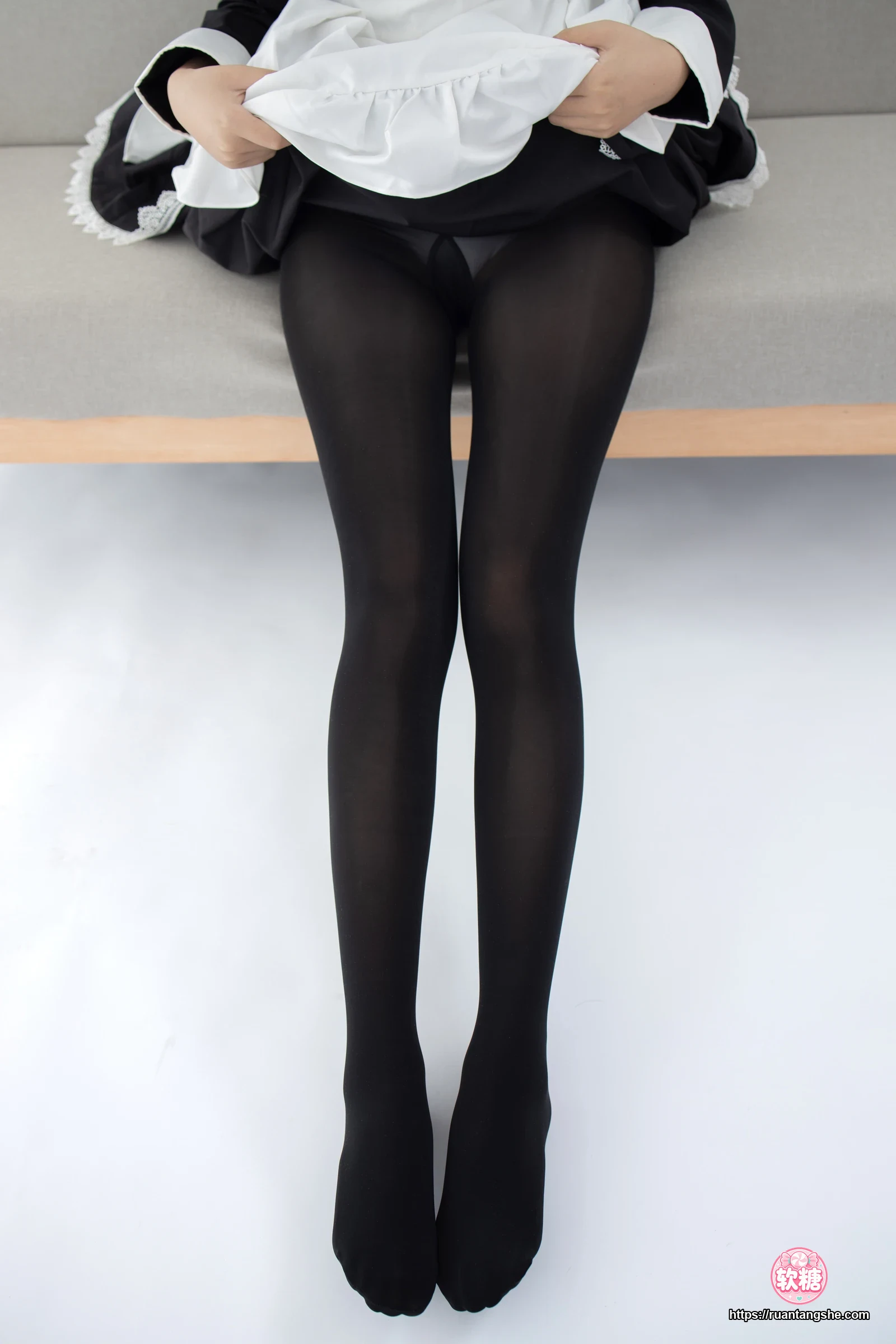 森萝财团 JKFUN-029 《卉女仆》 踩物 80D黑丝