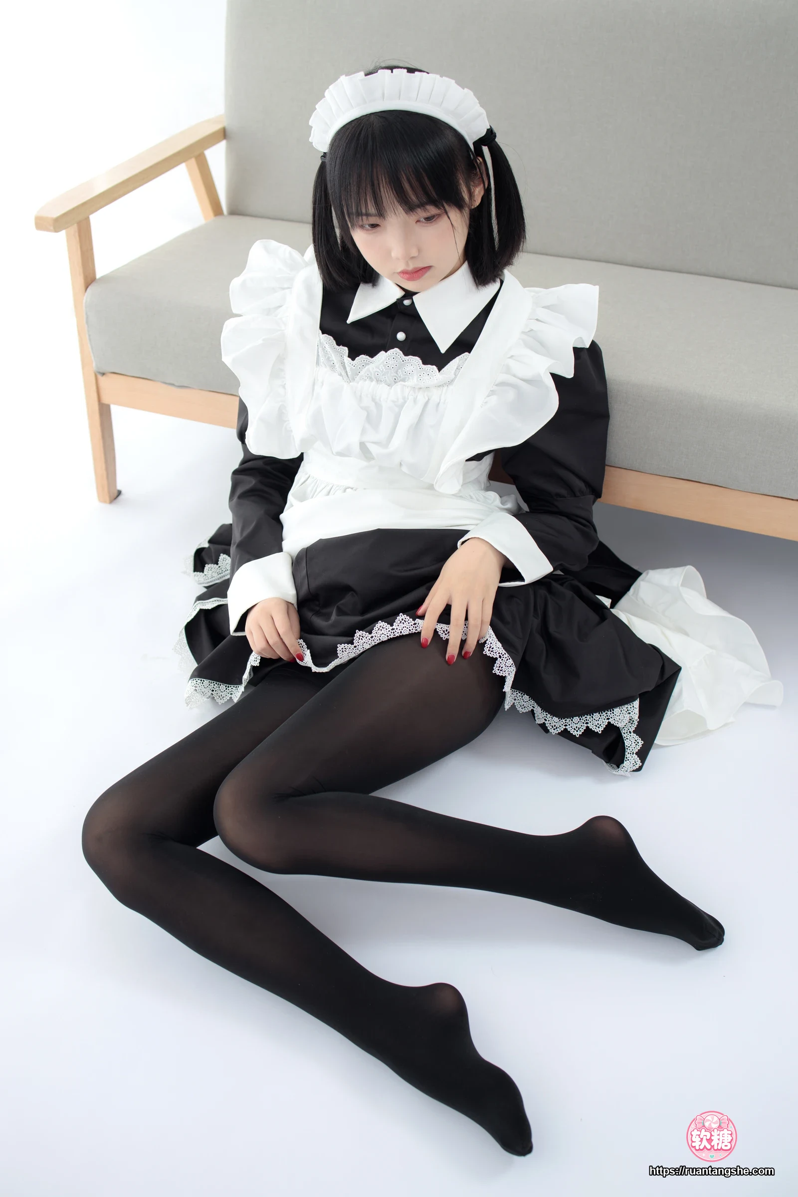 森萝财团 JKFUN-029 《卉女仆》 踩物 80D黑丝