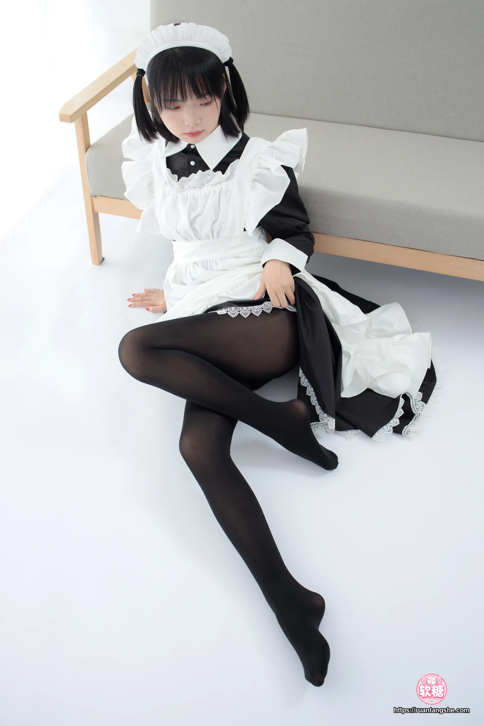 森萝财团 JKFUN-029 《卉女仆》 踩物 80D黑丝