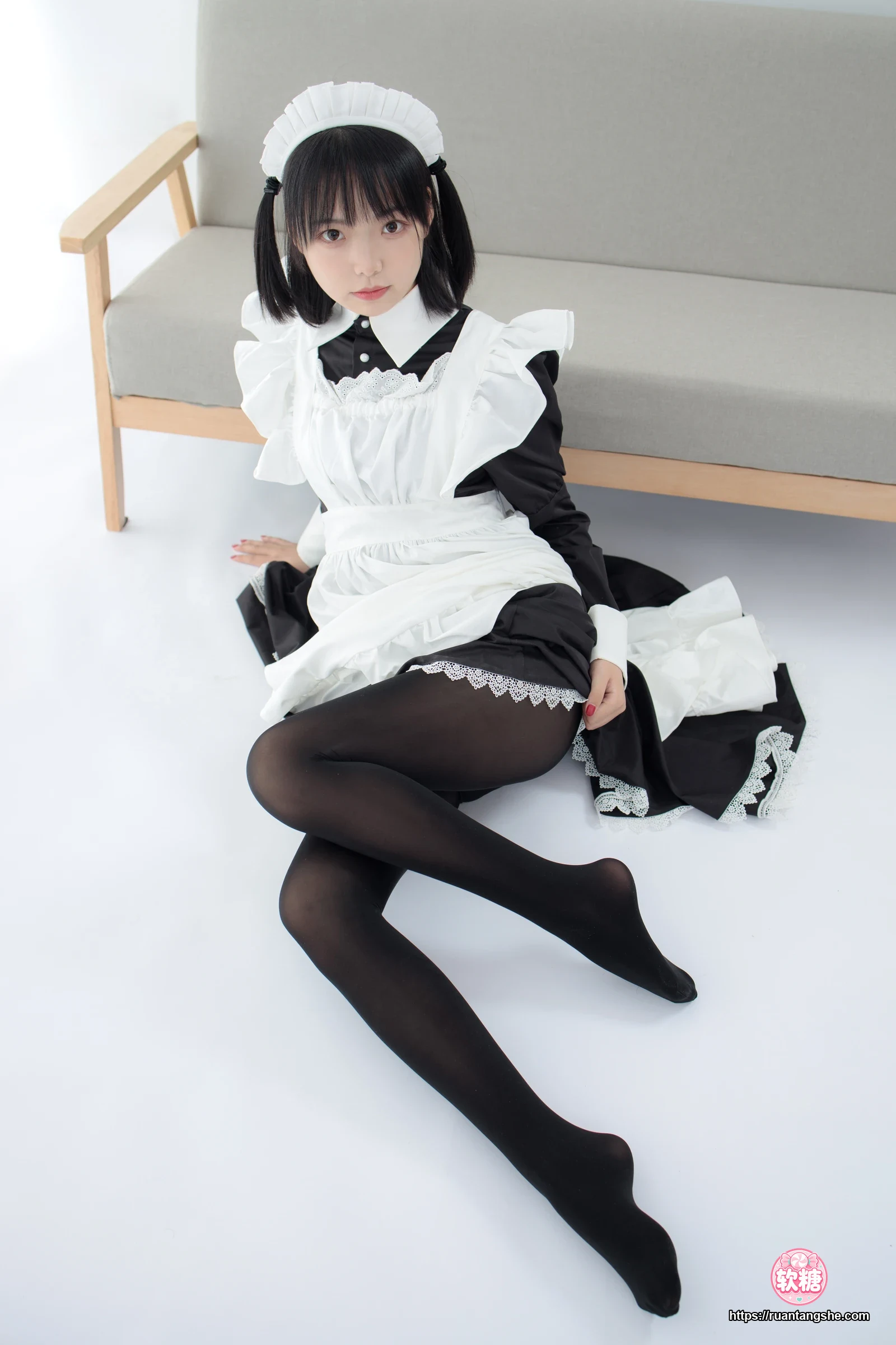森萝财团 JKFUN-029 《卉女仆》 踩物 80D黑丝