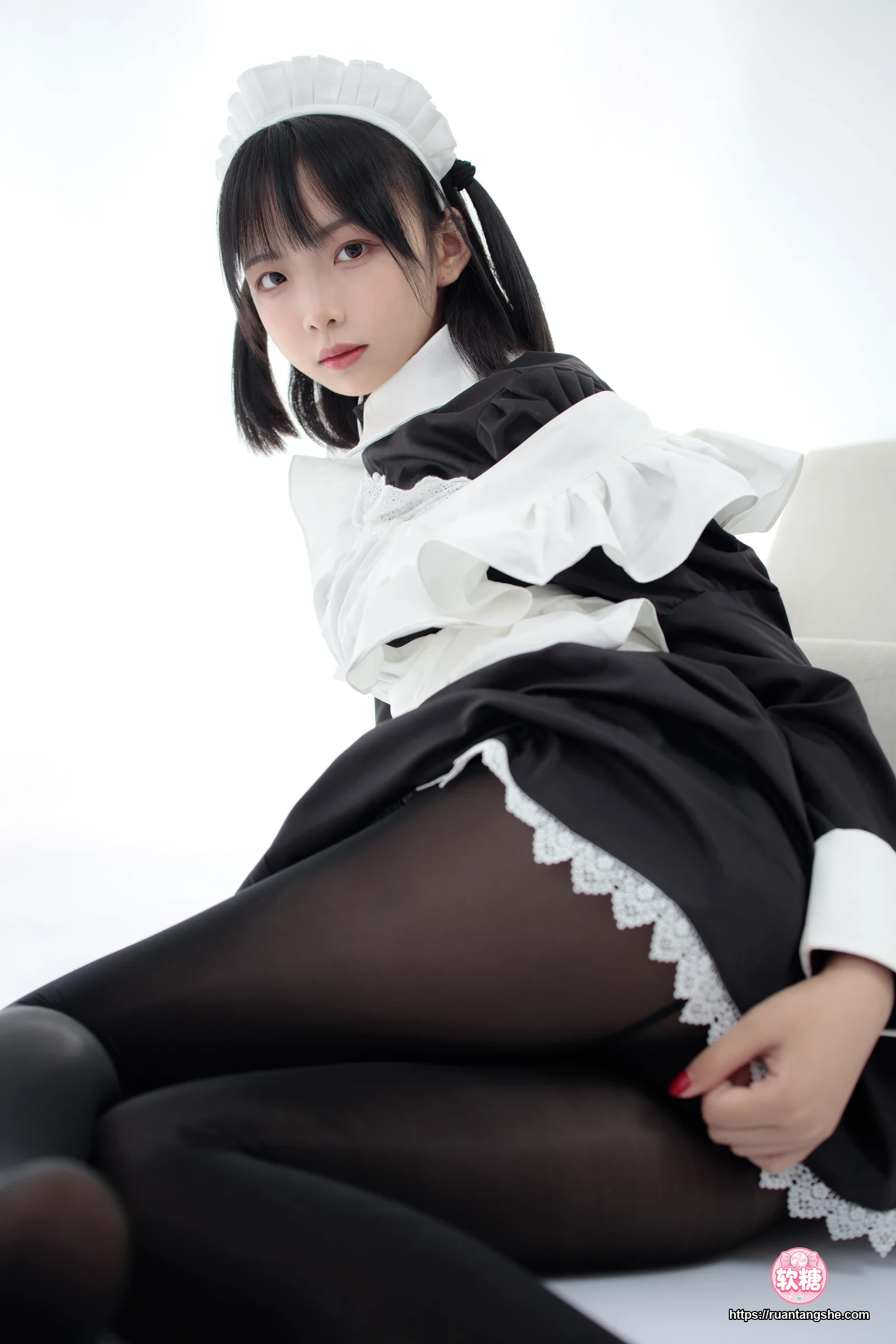 森萝财团 JKFUN-029 《卉女仆》 踩物 80D黑丝
