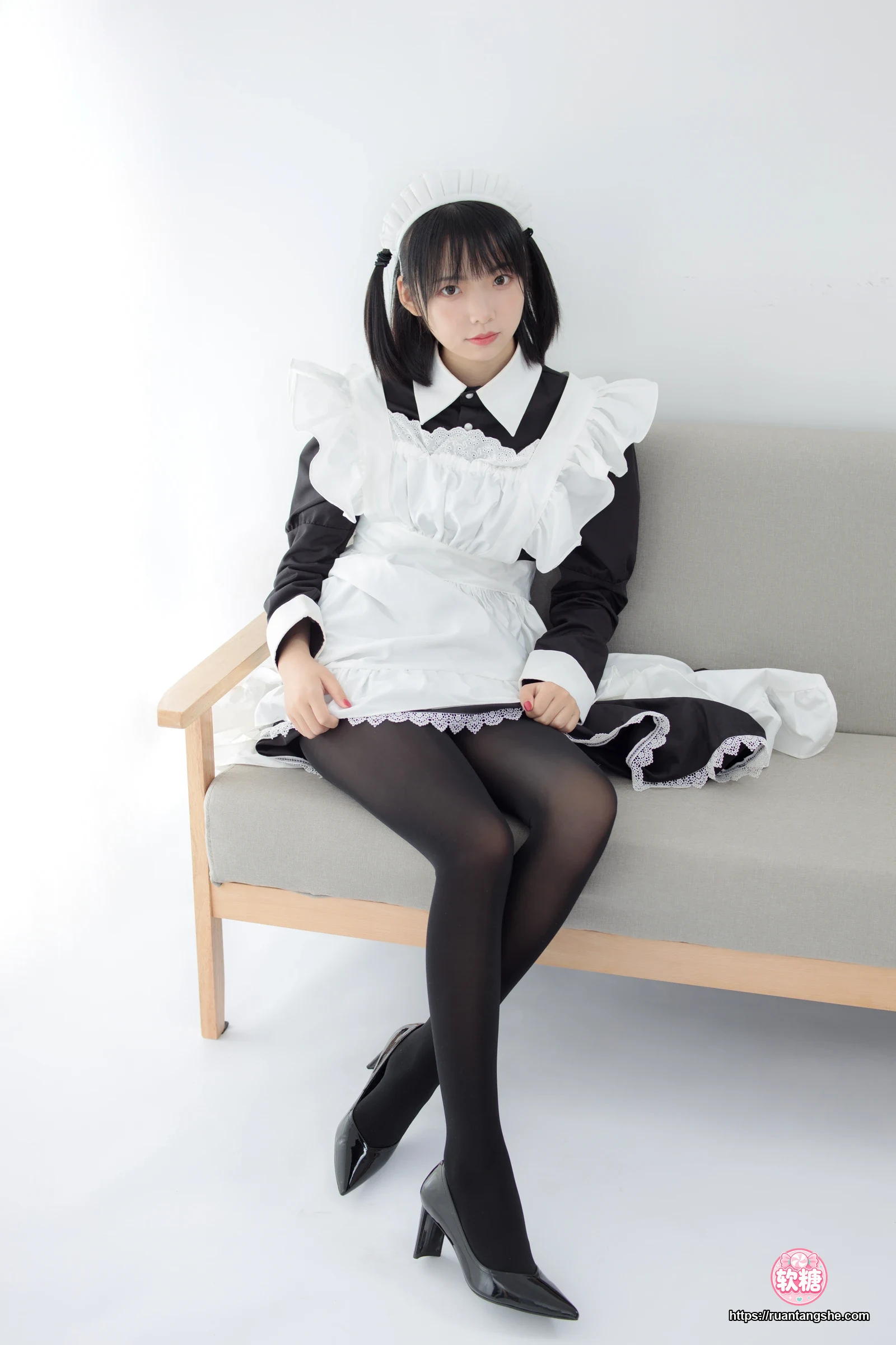 森萝财团 JKFUN-029 《卉女仆》 踩物 80D黑丝