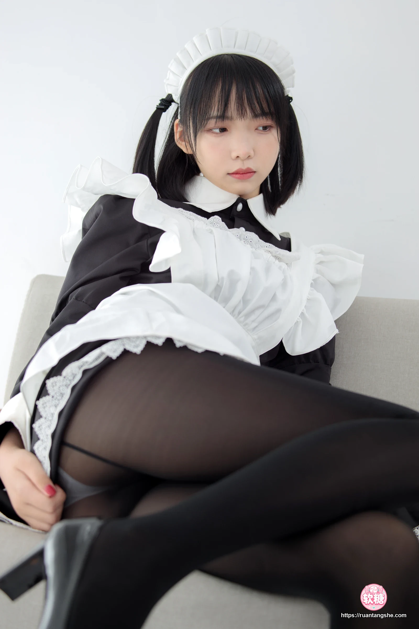 森萝财团 JKFUN-029 《卉女仆》 踩物 80D黑丝