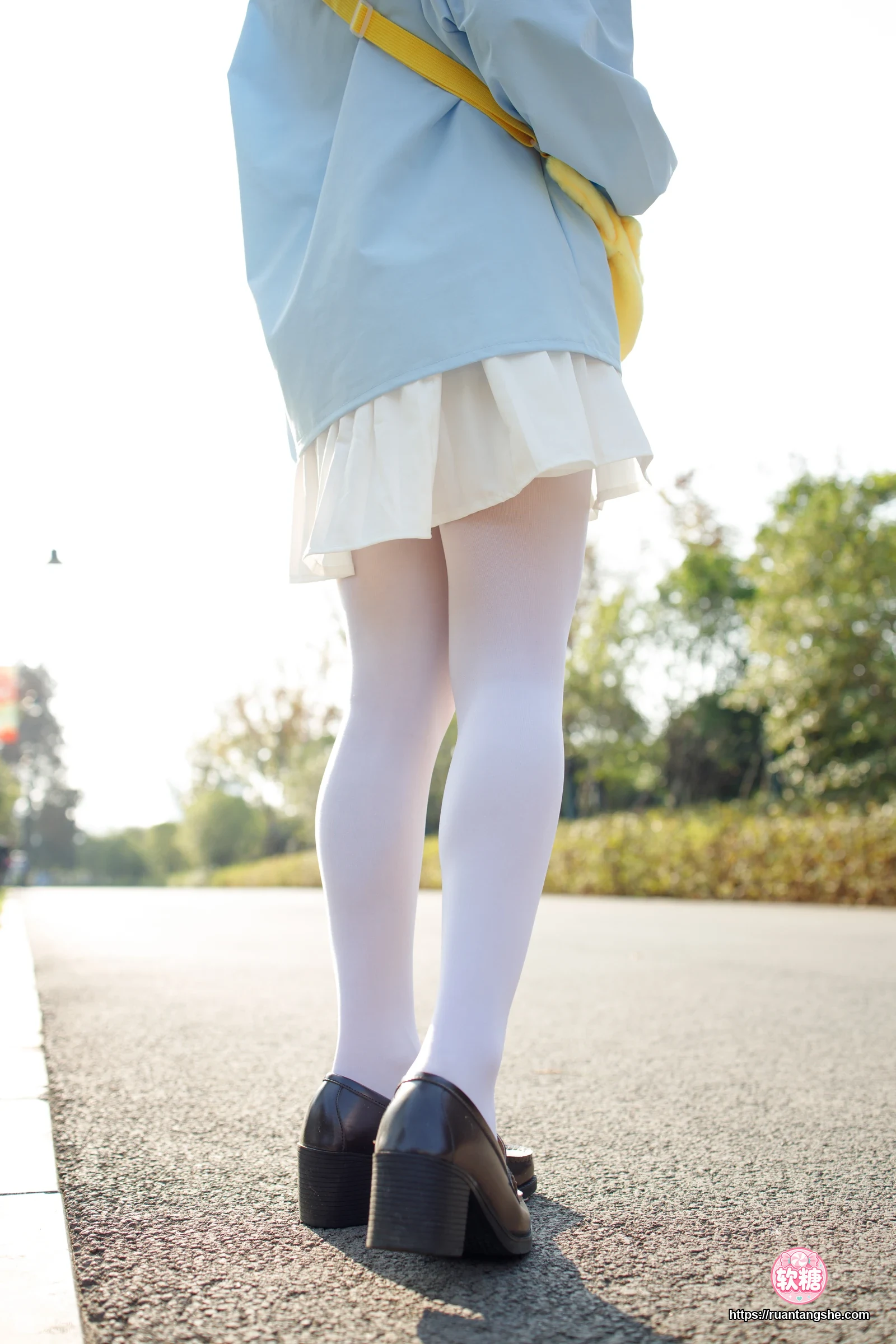 森萝财团 JKFUN-031 《野餐、爆蛋和彩蛋》 踩物 白丝50D 默陌