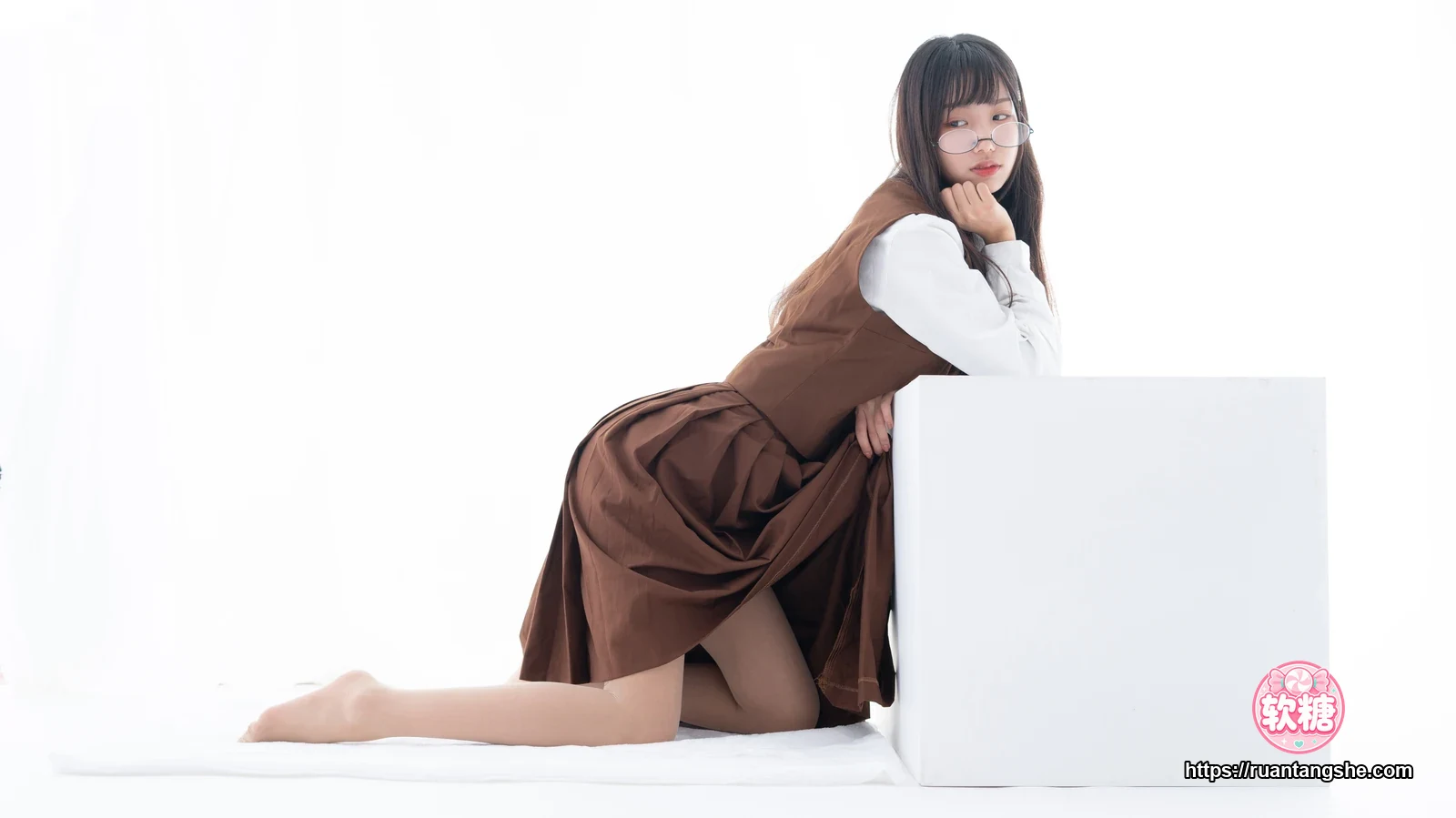 森萝财团 JKFUN-033 《摄助习作-小梓》 肉丝30D 小梓