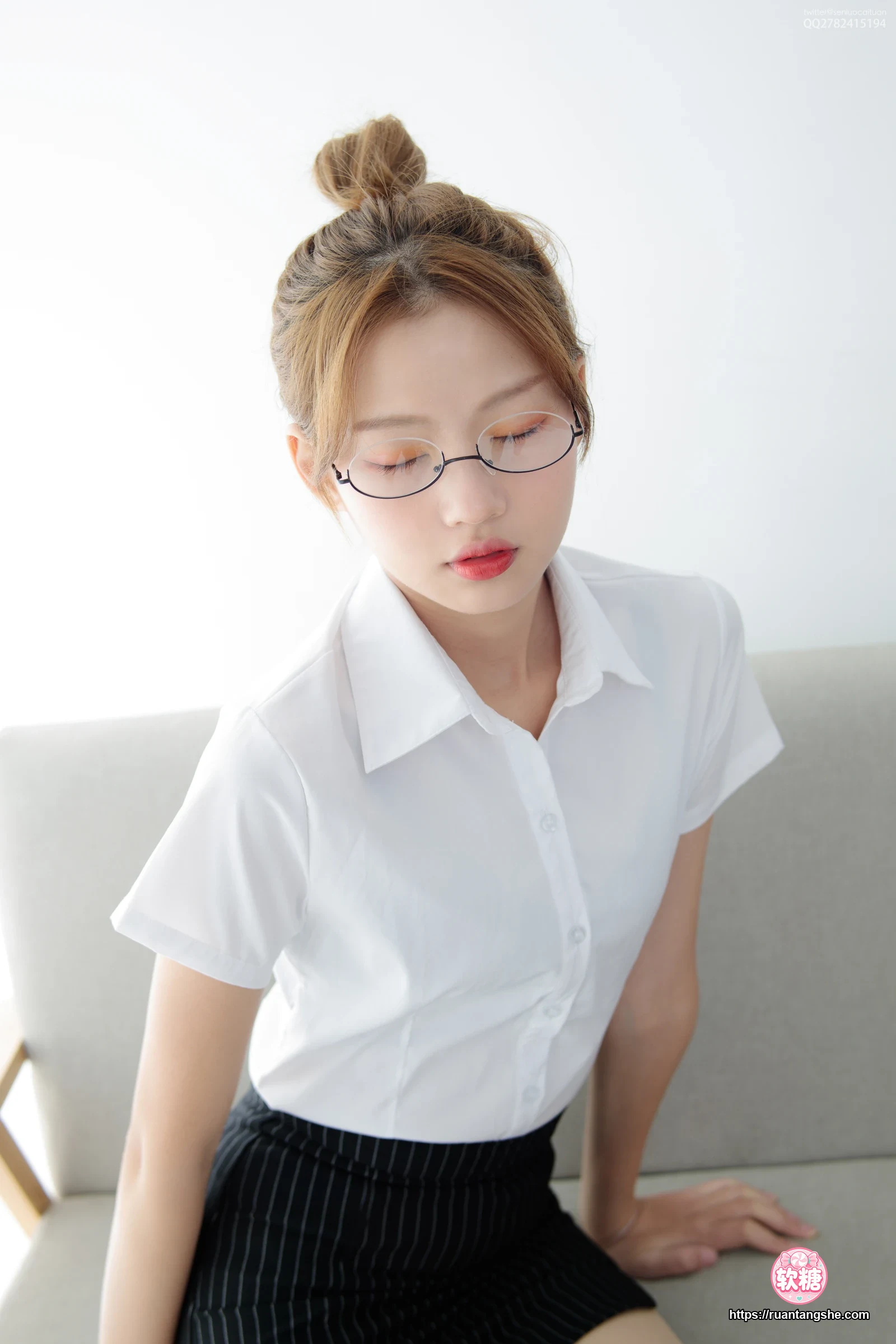 森萝财团 JKFUN-042 《OL一定要搭配眼镜》50D肉丝