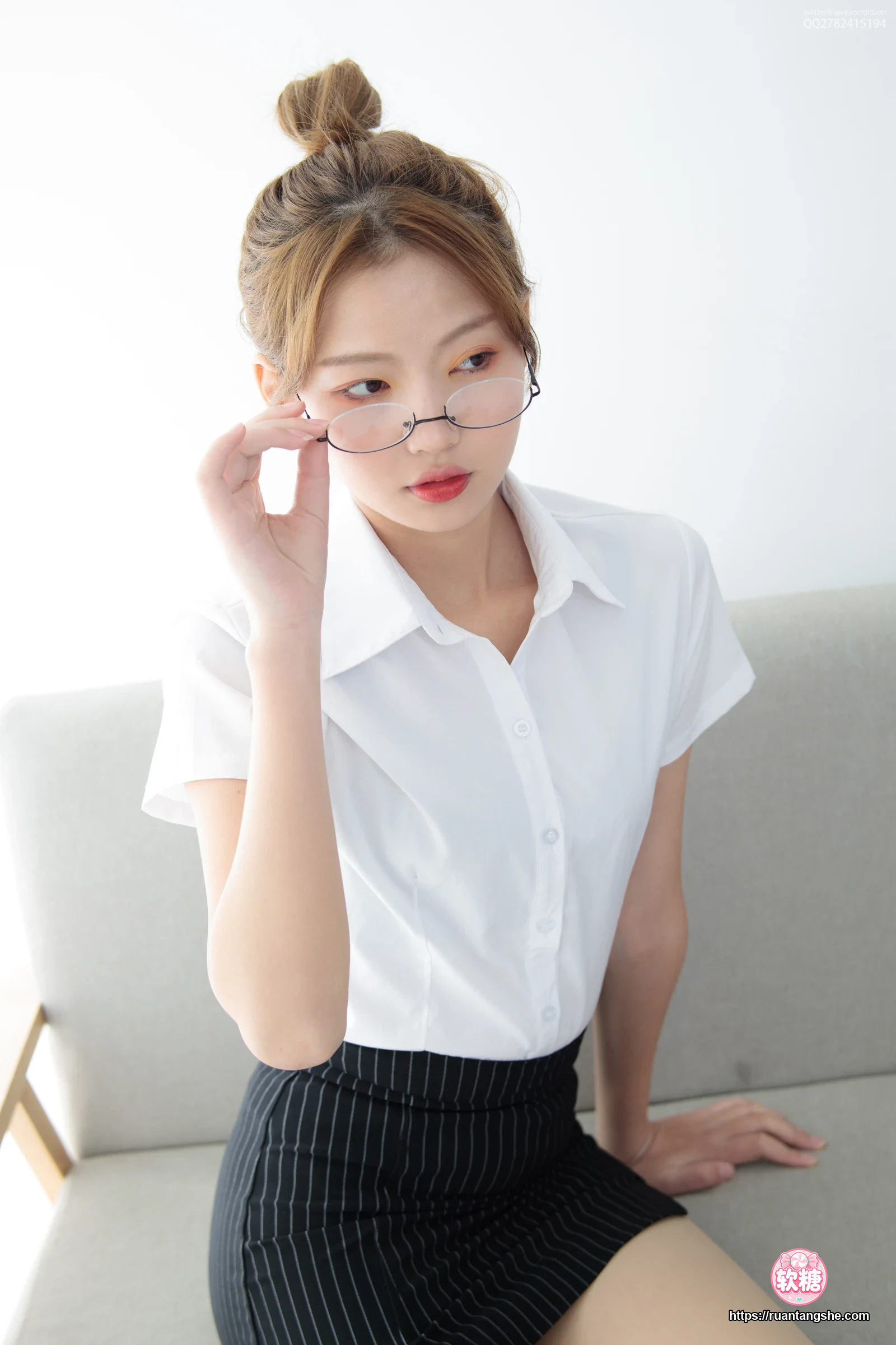森萝财团 JKFUN-042 《OL一定要搭配眼镜》50D肉丝