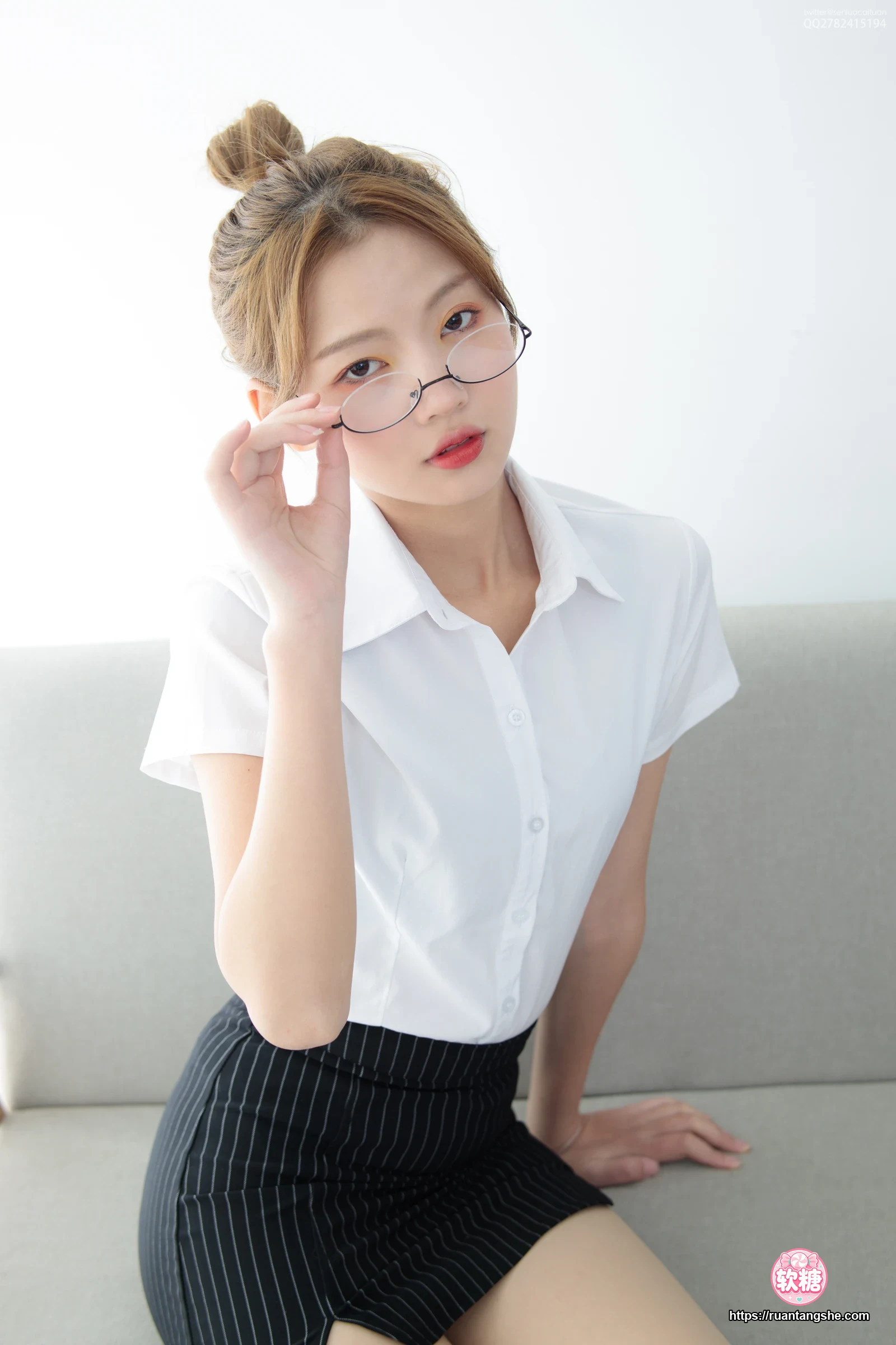 森萝财团 JKFUN-042 《OL一定要搭配眼镜》50D肉丝