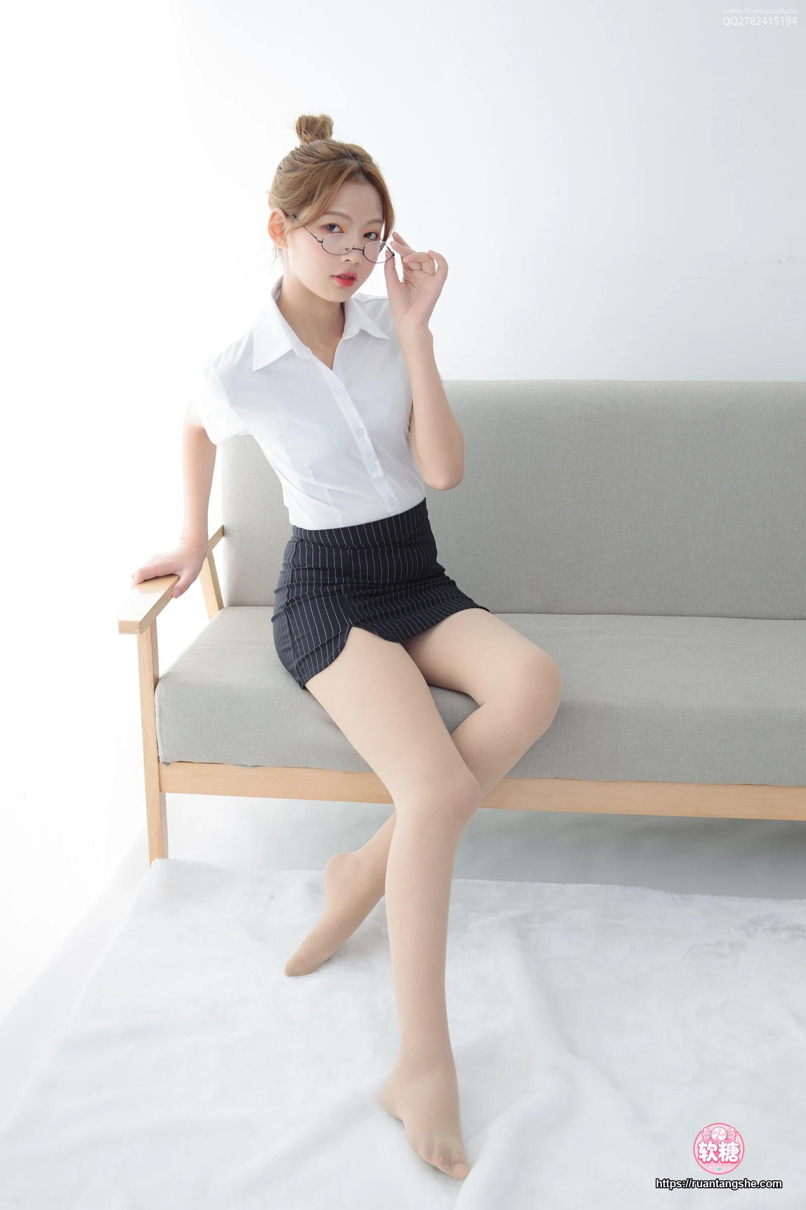 森萝财团 JKFUN-042 《OL一定要搭配眼镜》50D肉丝