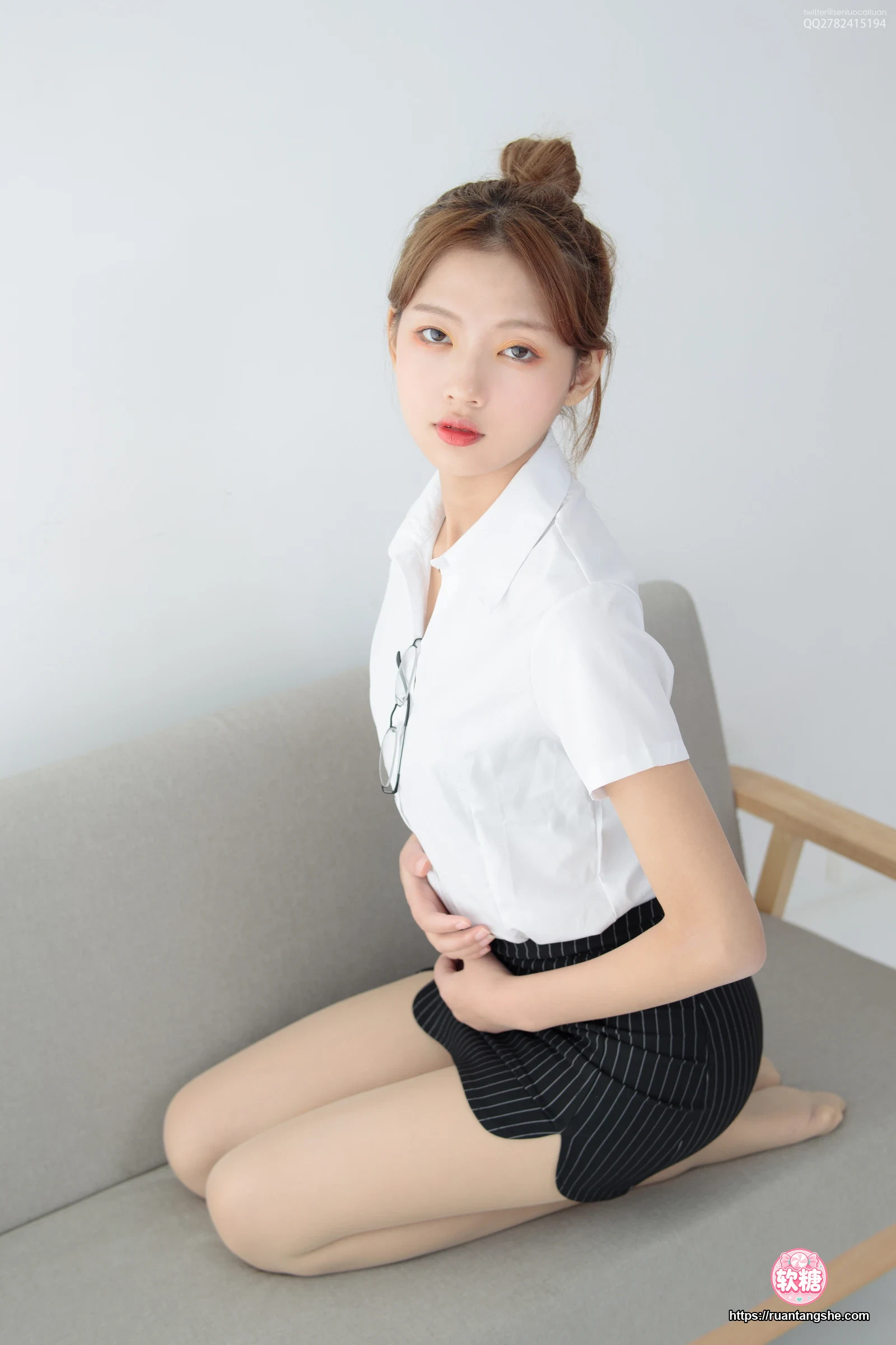 森萝财团 JKFUN-042 《OL一定要搭配眼镜》50D肉丝