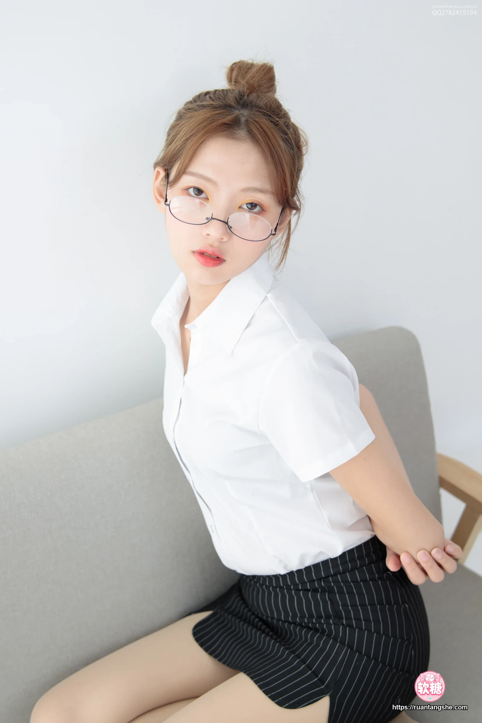 森萝财团 JKFUN-042 《OL一定要搭配眼镜》50D肉丝