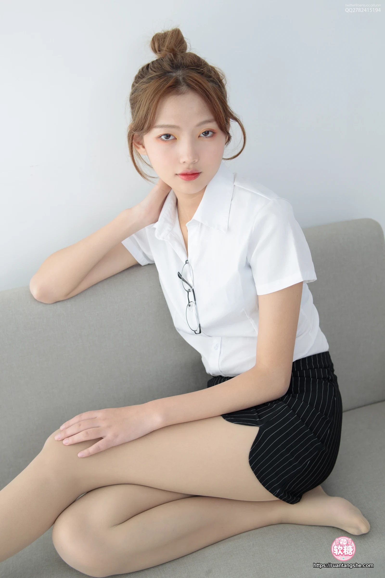 森萝财团 JKFUN-042 《OL一定要搭配眼镜》50D肉丝