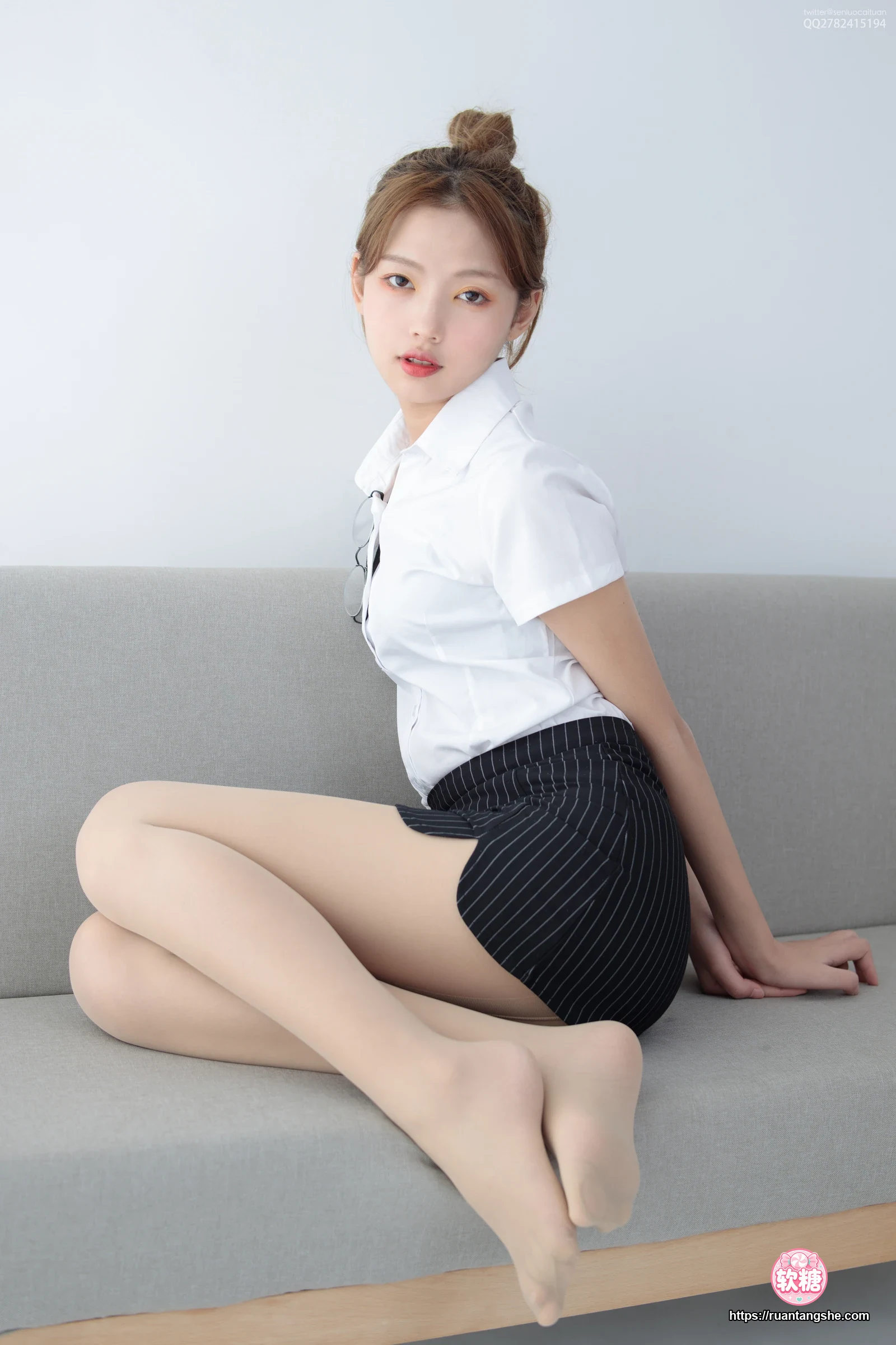 森萝财团 JKFUN-042 《OL一定要搭配眼镜》50D肉丝