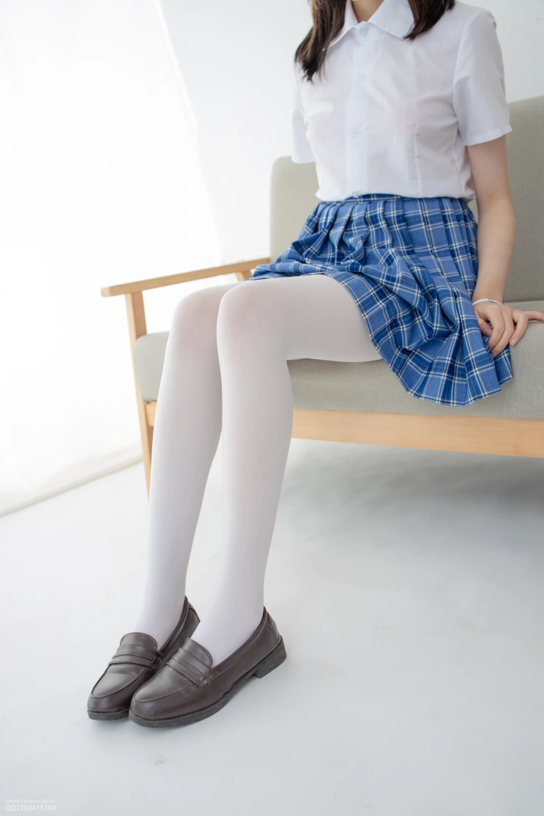 森萝财团《JKFUN-045 《百圆定制1-2》 80D白丝 Aika》写真图集 25P+1V｜在线预览与图包下载