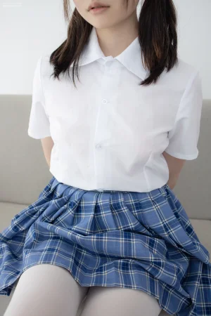 森萝财团《JKFUN-045 《百圆定制1-2》 80D白丝 Aika》写真图集 25P+1V｜在线预览与图包下载