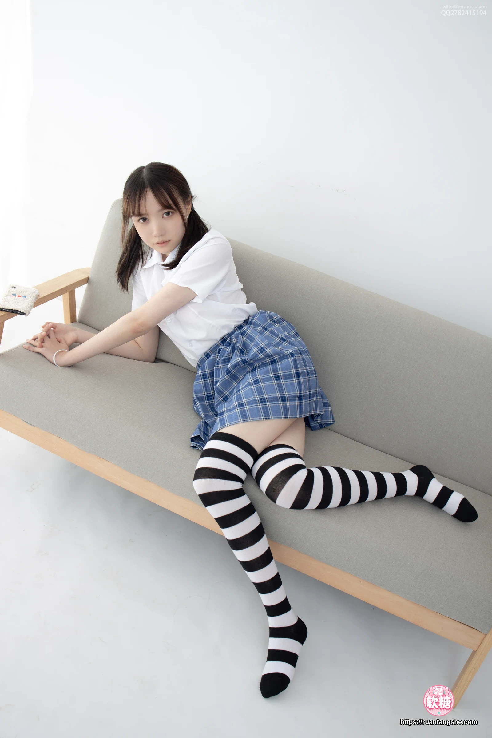 森萝财团 JKFUN-047 《百圆定制1-4》 黑白高筒 Aika
