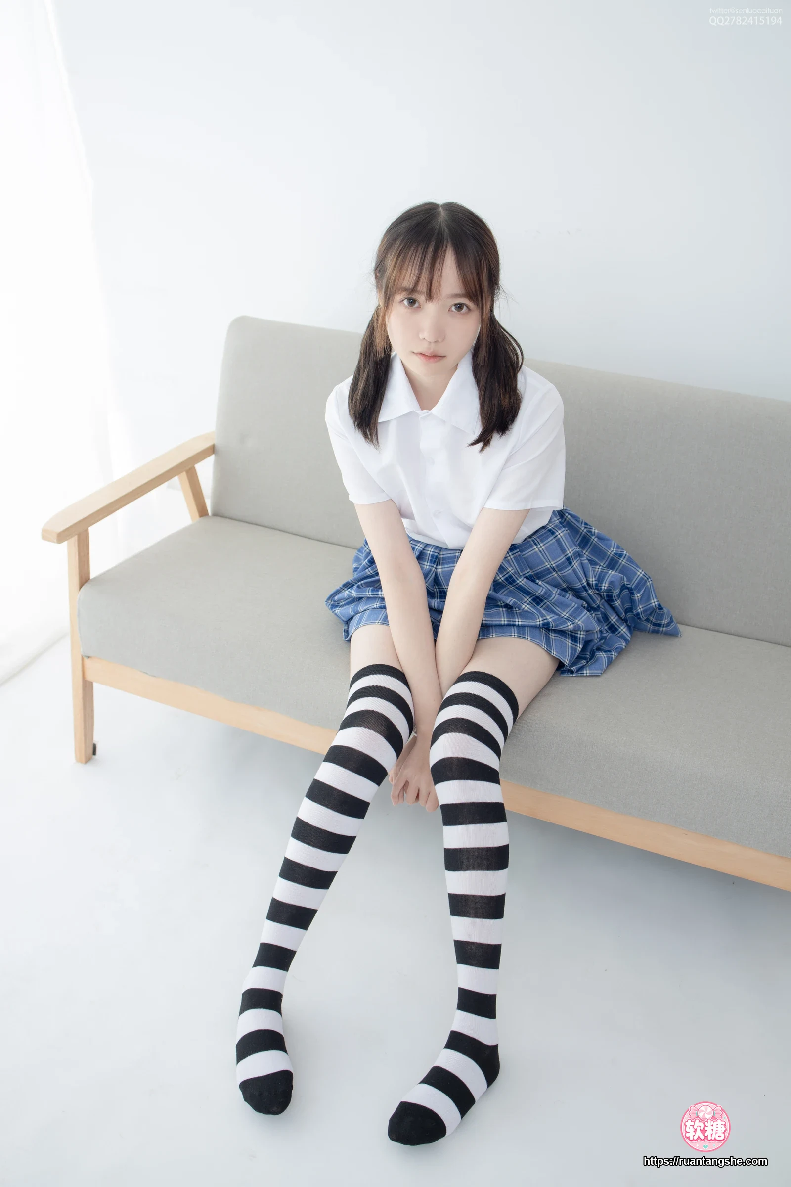森萝财团 JKFUN-047 《百圆定制1-4》 黑白高筒 Aika