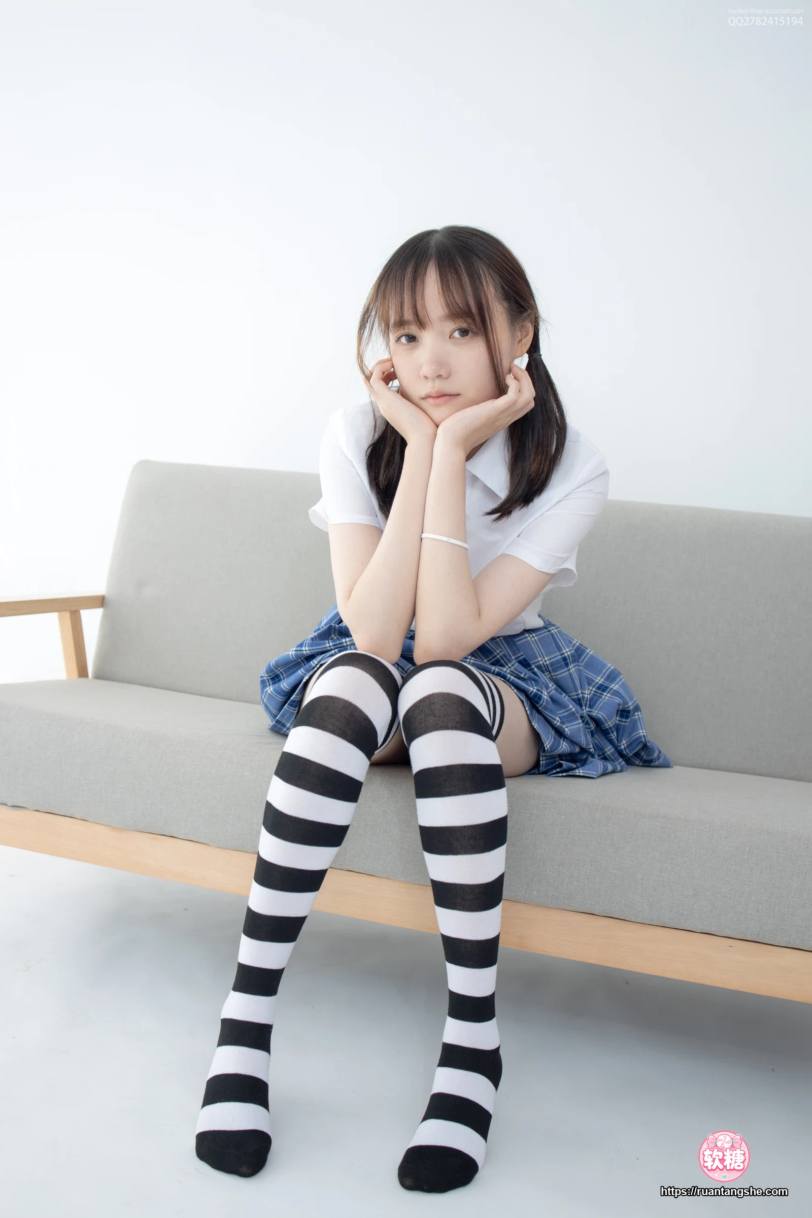 森萝财团 JKFUN-047 《百圆定制1-4》 黑白高筒 Aika