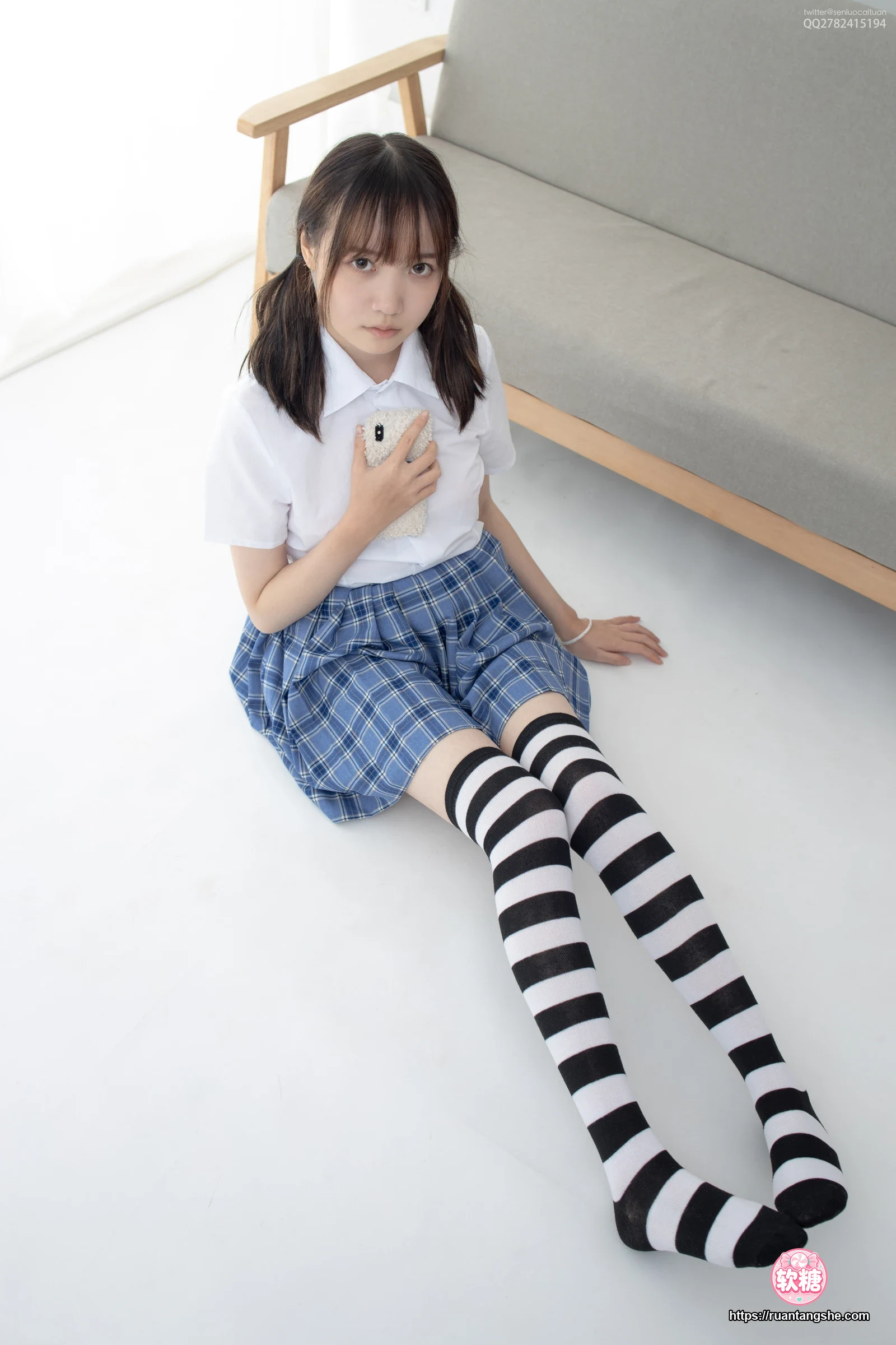 森萝财团 JKFUN-047 《百圆定制1-4》 黑白高筒 Aika