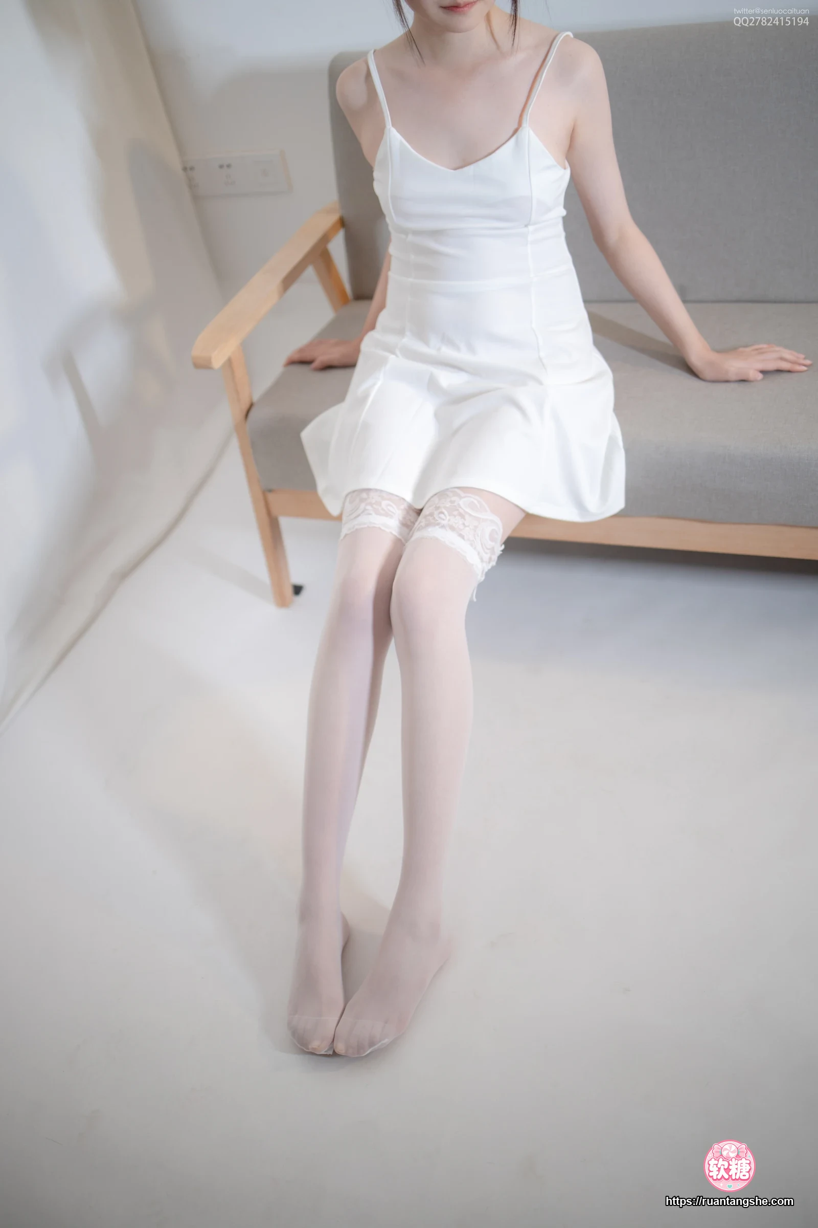 森萝财团 JKFUN-049 《百圆定制1-5》 30D蕾丝边高筒袜 Aika