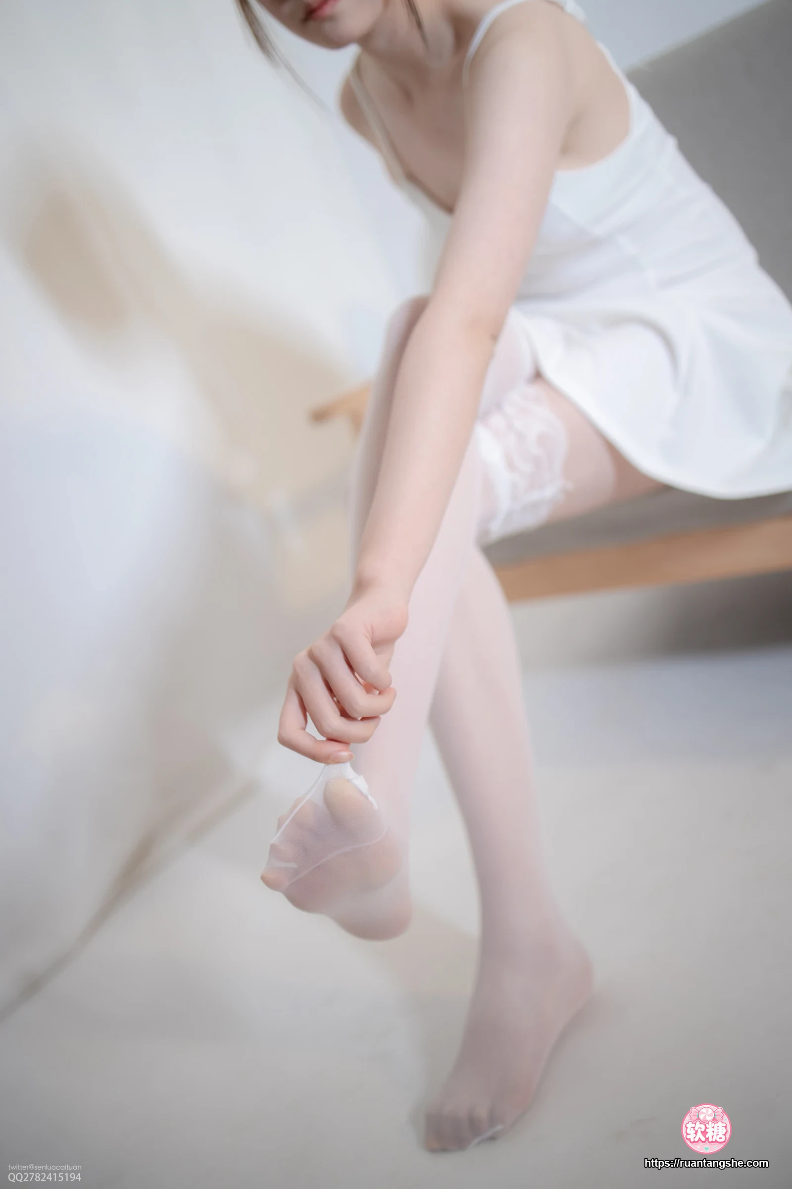 森萝财团 JKFUN-049 《百圆定制1-5》 30D蕾丝边高筒袜 Aika