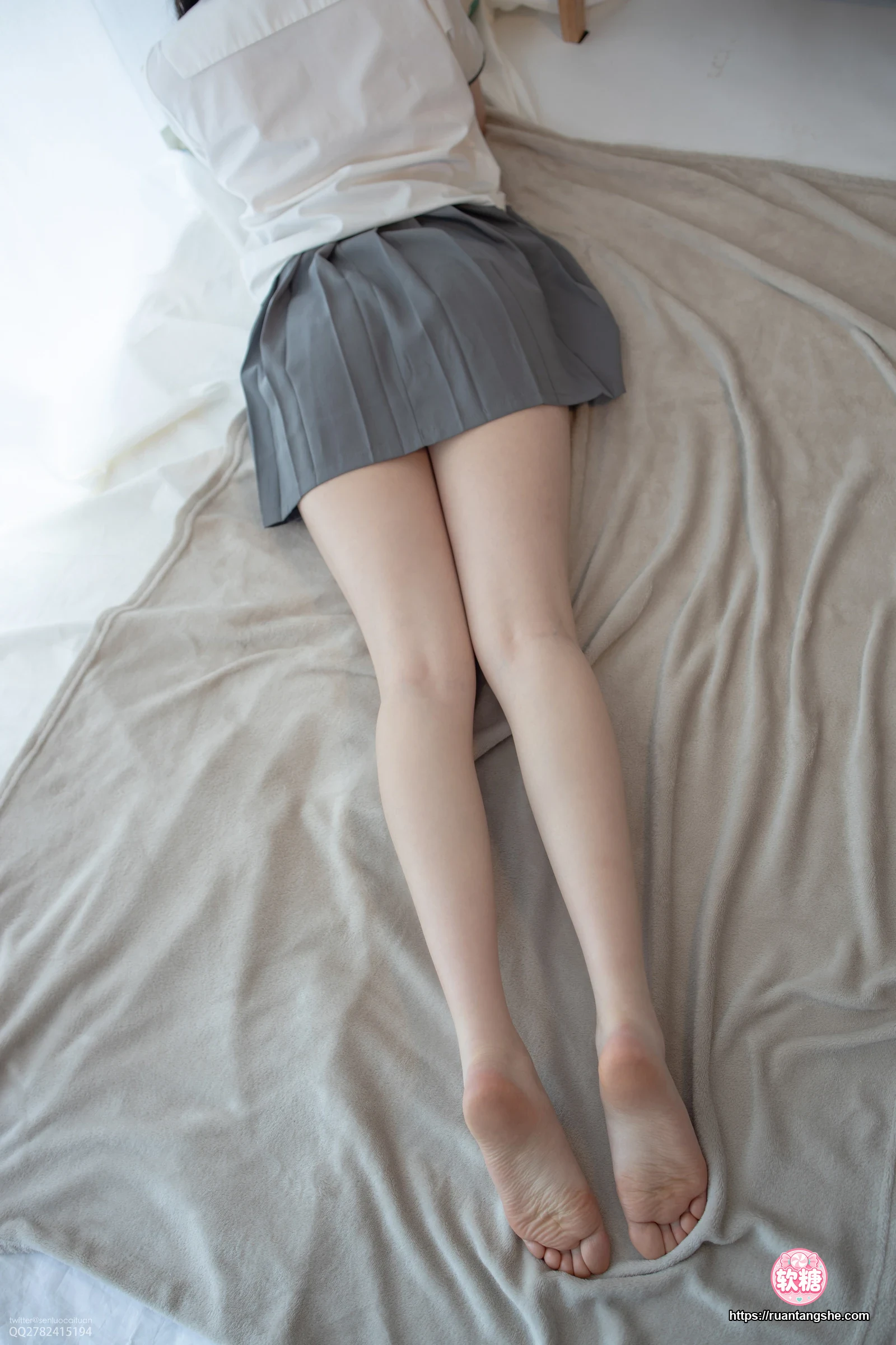 森萝财团 JKFUN-050 《百圆定制1.5-1》 JK果足 Aika