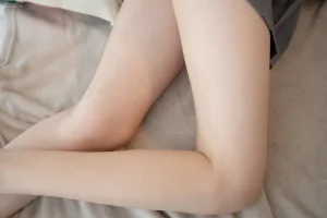 森萝财团《JKFUN-050 《百圆定制1.5-1》 JK果足 Aika》写真图集 69P｜在线预览与图包下载