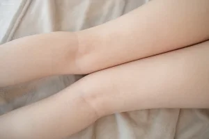 森萝财团《JKFUN-050 《百圆定制1.5-1》 JK果足 Aika》写真图集 69P｜在线预览与图包下载