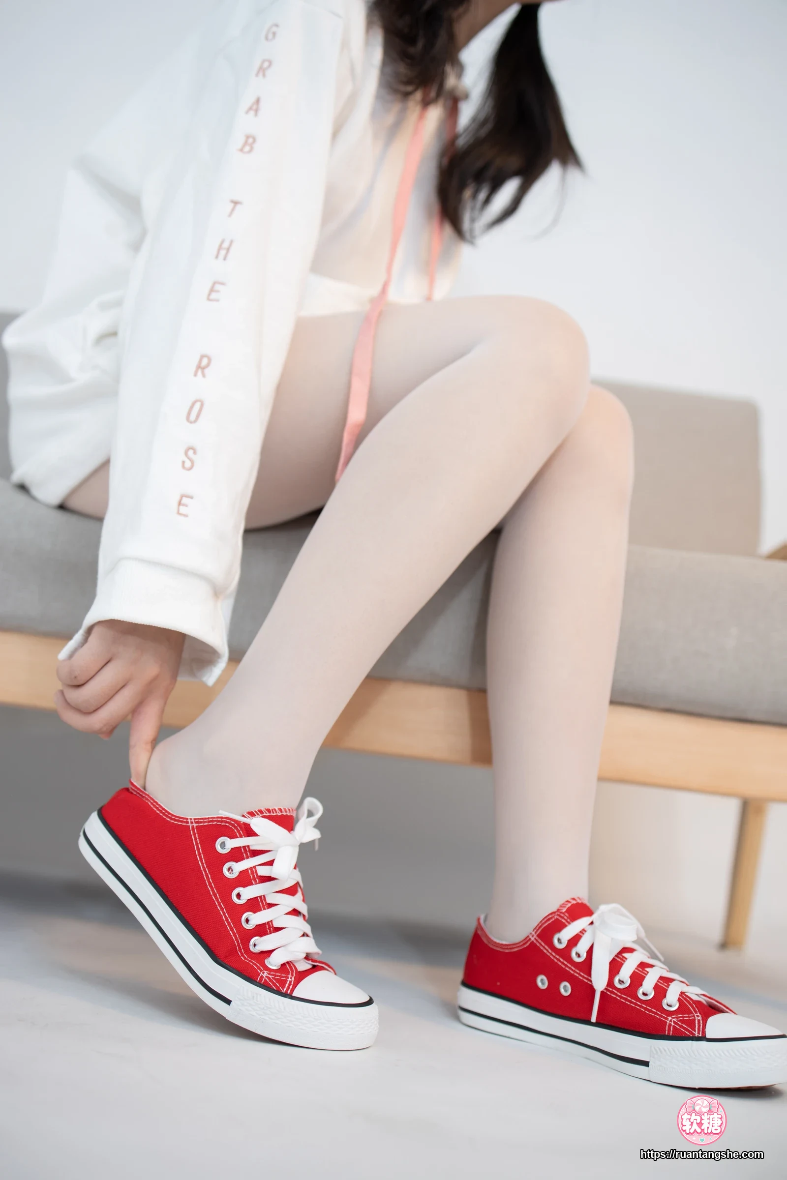 森萝财团 JKFUN-051 《红色帆布鞋定制》13D白丝 小夜