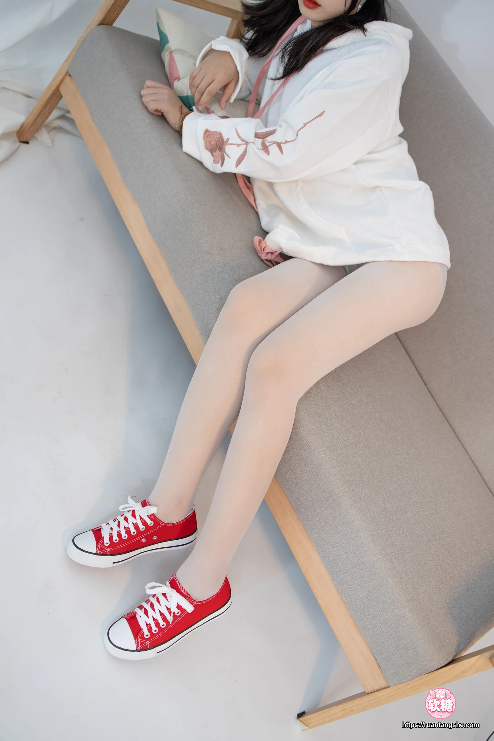 森萝财团 JKFUN-051 《红色帆布鞋定制》13D白丝 小夜