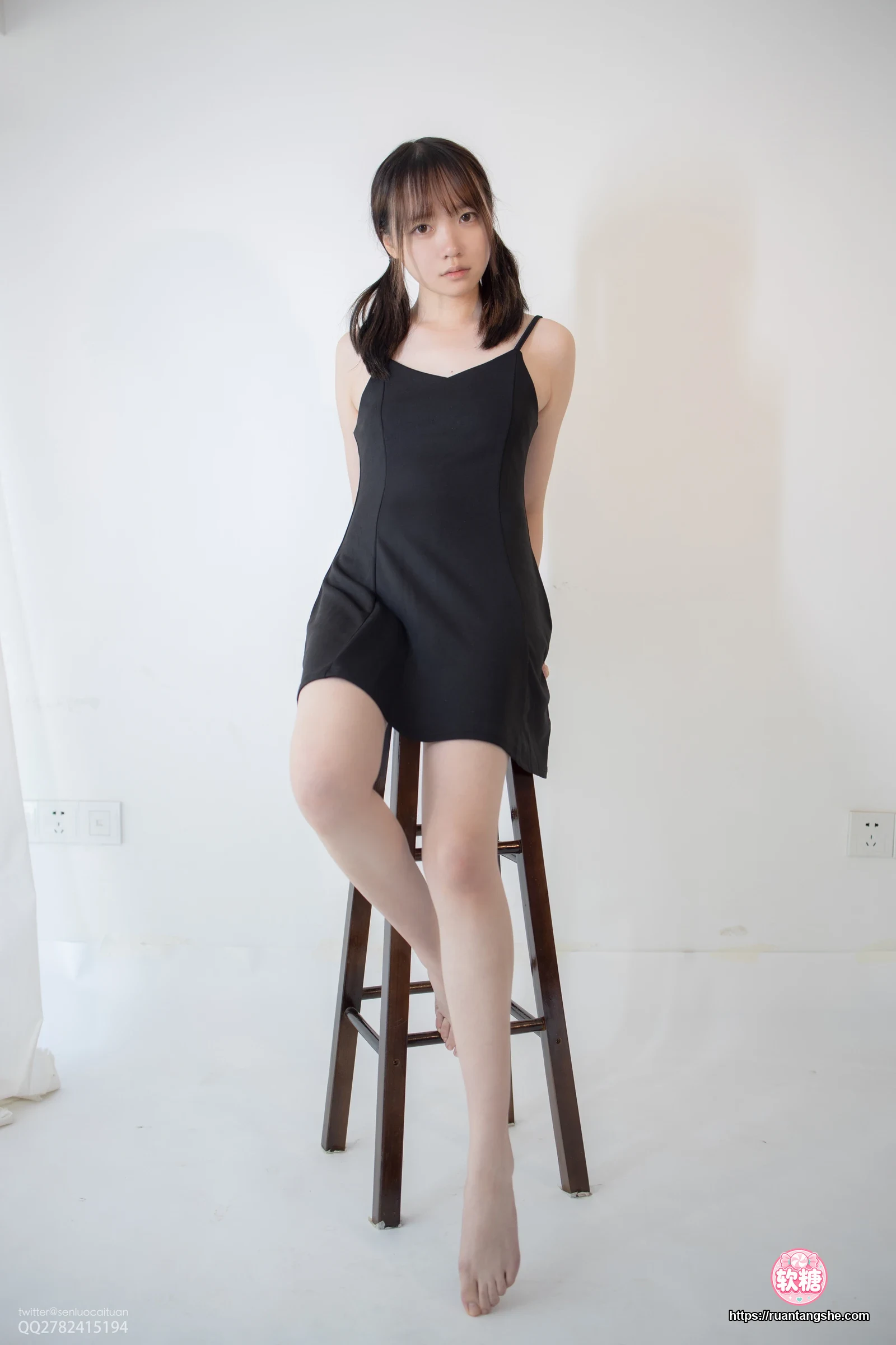 森萝财团 JKFUN-052 《百圆定制1.5-2》 高跟鞋果足 Aika