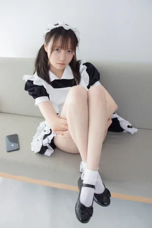 森萝财团《JKFUN-056 《百圆定制2-2》 蕾丝花边短袜女仆 Aika》写真图集 32P+1V｜在线预览与图包下载