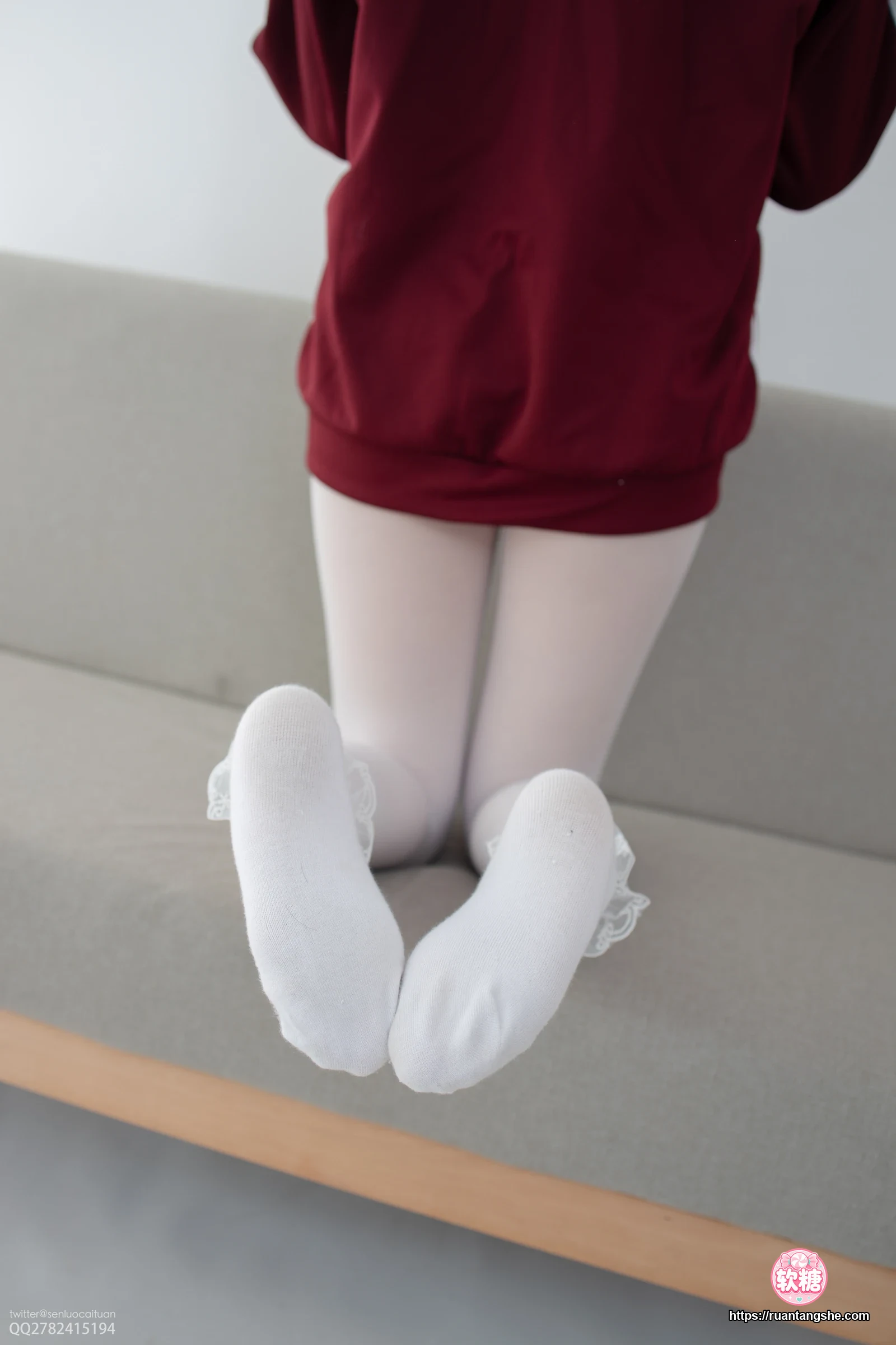 森萝财团 JKFUN-057 《百圆定制2-3》 白丝套蕾丝花边短袜 Aika