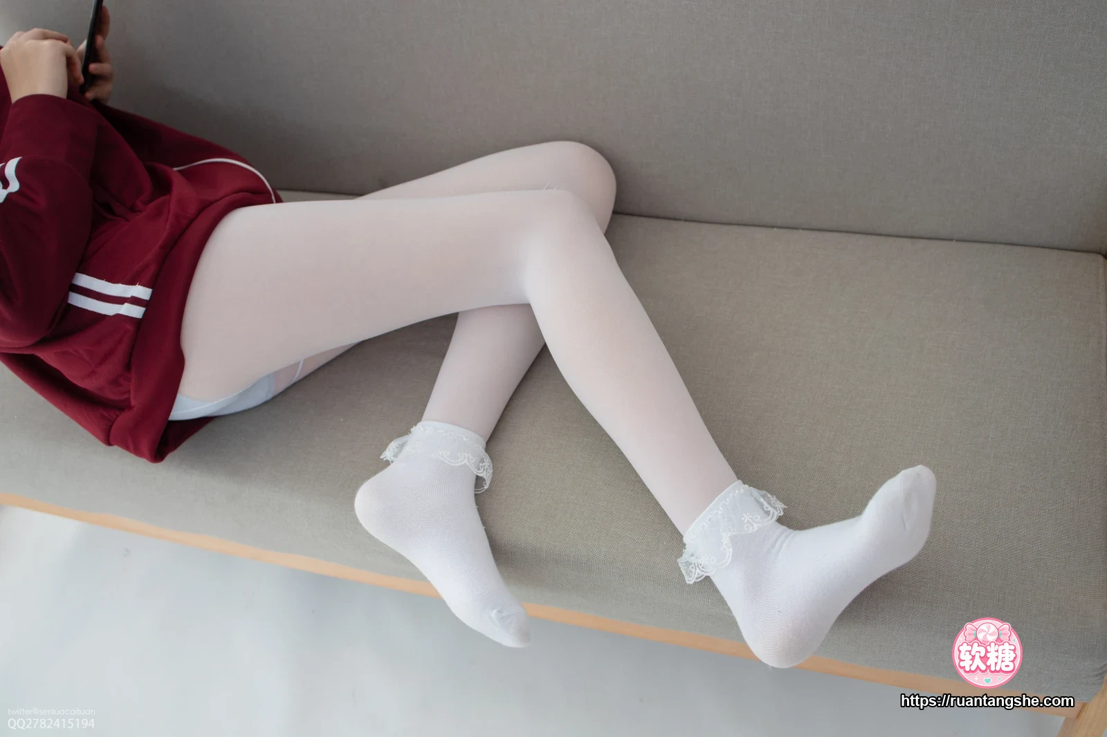 森萝财团 JKFUN-057 《百圆定制2-3》 白丝套蕾丝花边短袜 Aika